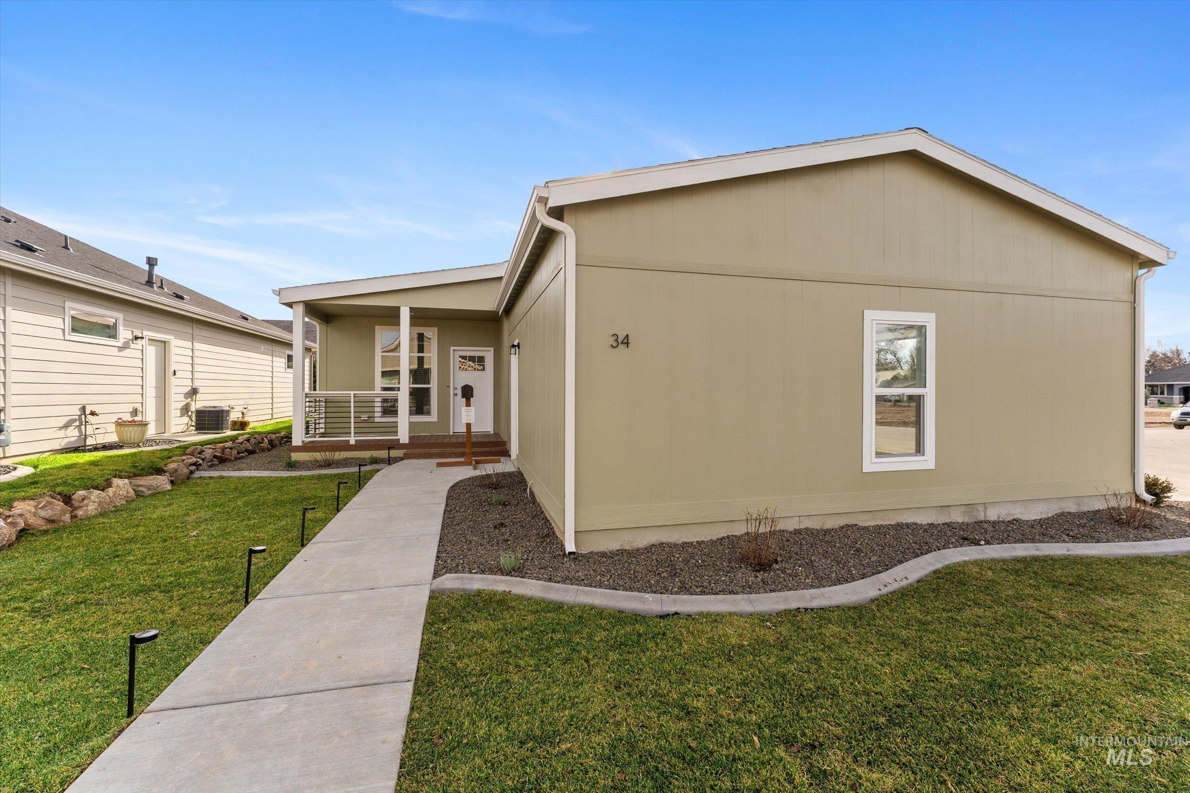 421 S Curtis Rd, Boise, Idaho 83705, 3 Bedrooms, 2 Bathrooms, Residential For Sale, Price $285,000,MLS 98970536