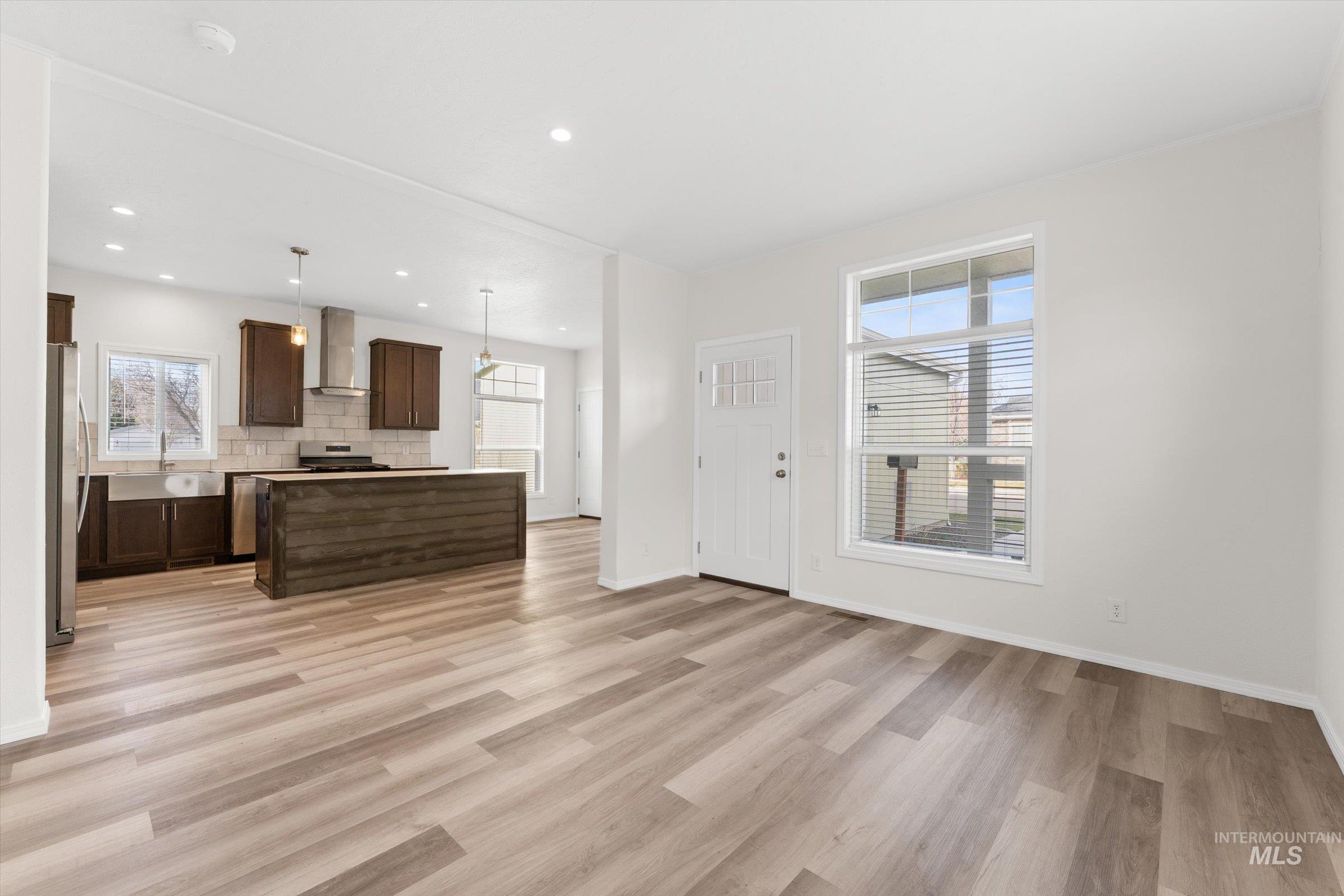 421 S Curtis Rd, Boise, Idaho 83705, 3 Bedrooms, 2 Bathrooms, Residential For Sale, Price $285,000,MLS 98970536