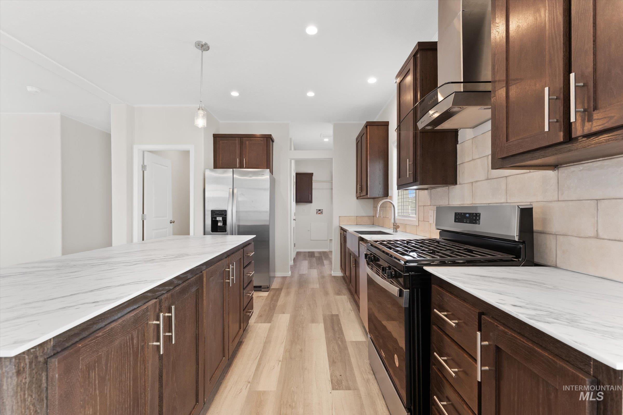 421 S Curtis Rd, Boise, Idaho 83705, 3 Bedrooms, 2 Bathrooms, Residential For Sale, Price $285,000,MLS 98970536