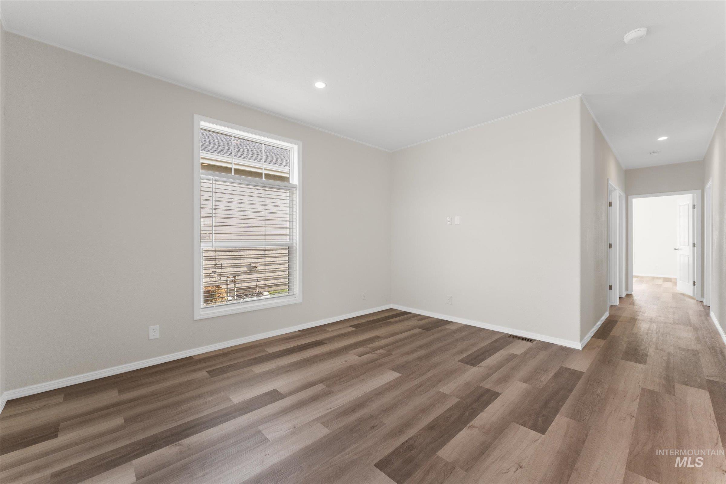 421 S Curtis Rd, Boise, Idaho 83705, 3 Bedrooms, 2 Bathrooms, Residential For Sale, Price $285,000,MLS 98970536