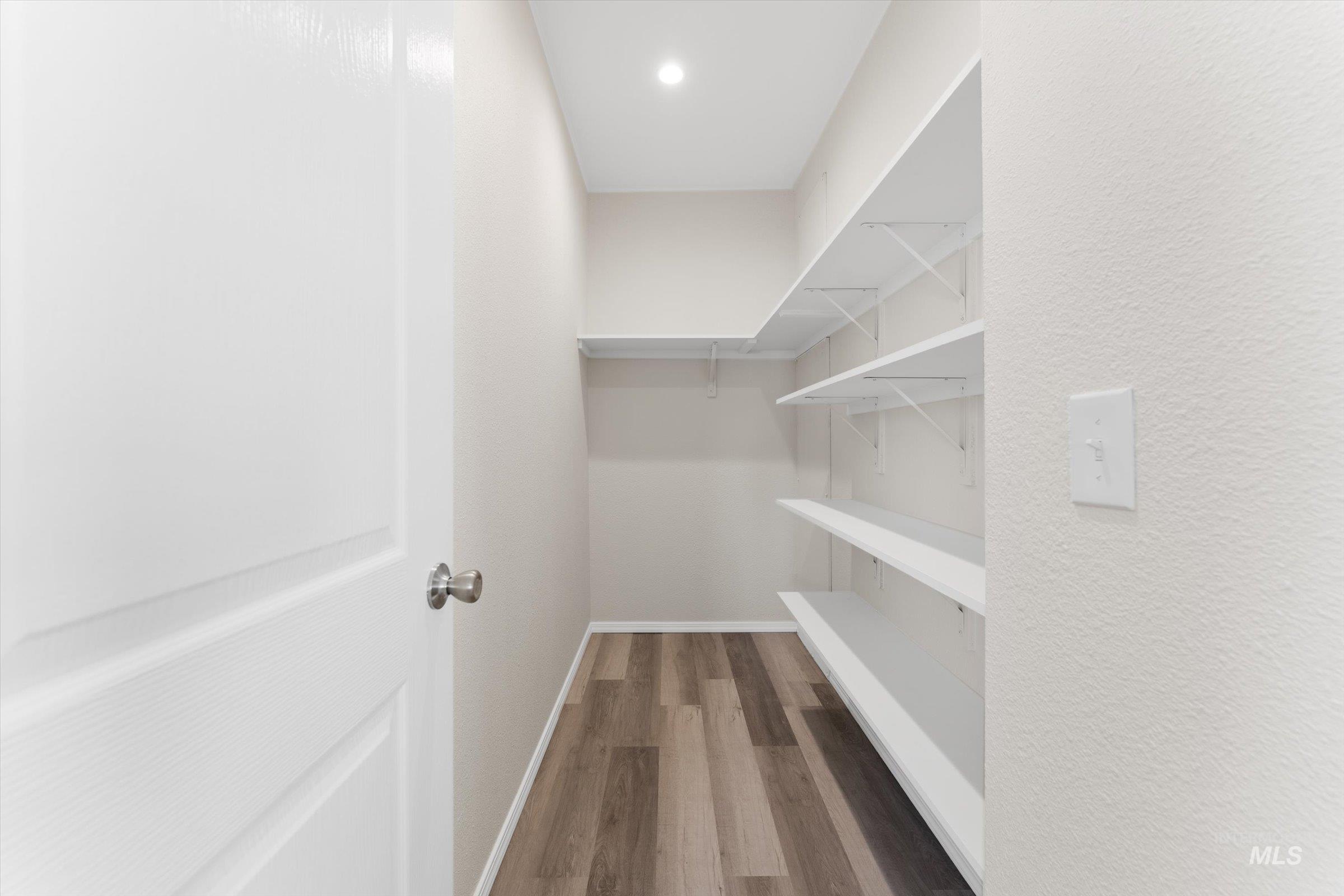 421 S Curtis Rd, Boise, Idaho 83705, 3 Bedrooms, 2 Bathrooms, Residential For Sale, Price $285,000,MLS 98970536