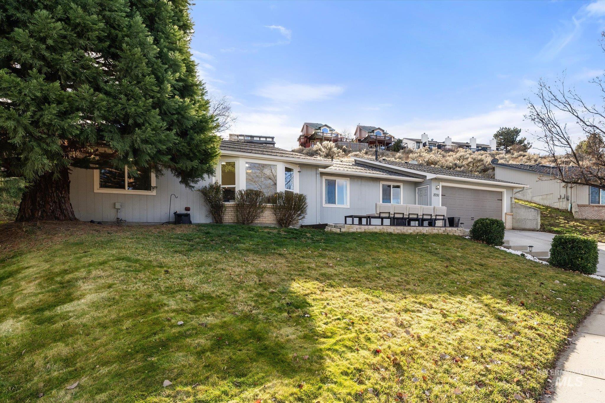 Single story home with a front lawn, a garage, and driveway