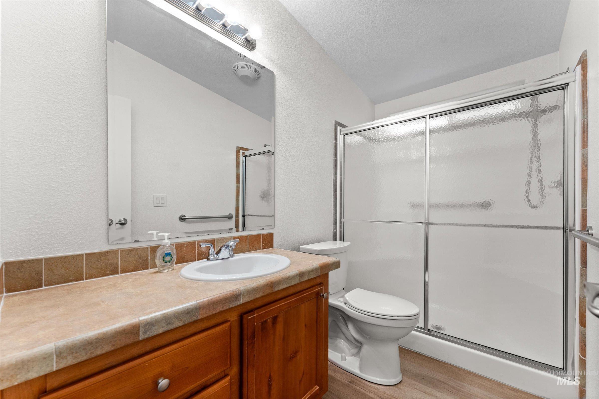 421 S Curtis Rd, Boise, Idaho 83705, 3 Bedrooms, 2 Bathrooms, Residential For Sale, Price $285,000,MLS 98970538