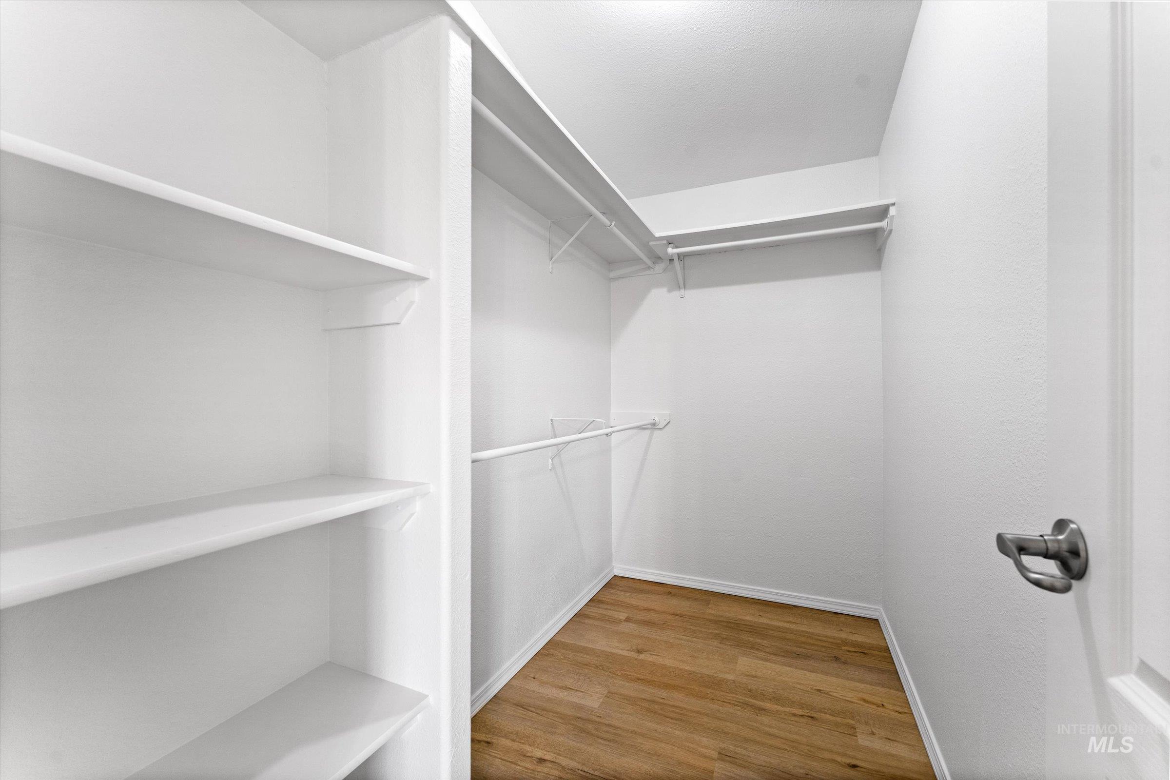 421 S Curtis Rd, Boise, Idaho 83705, 3 Bedrooms, 2 Bathrooms, Residential For Sale, Price $285,000,MLS 98970538