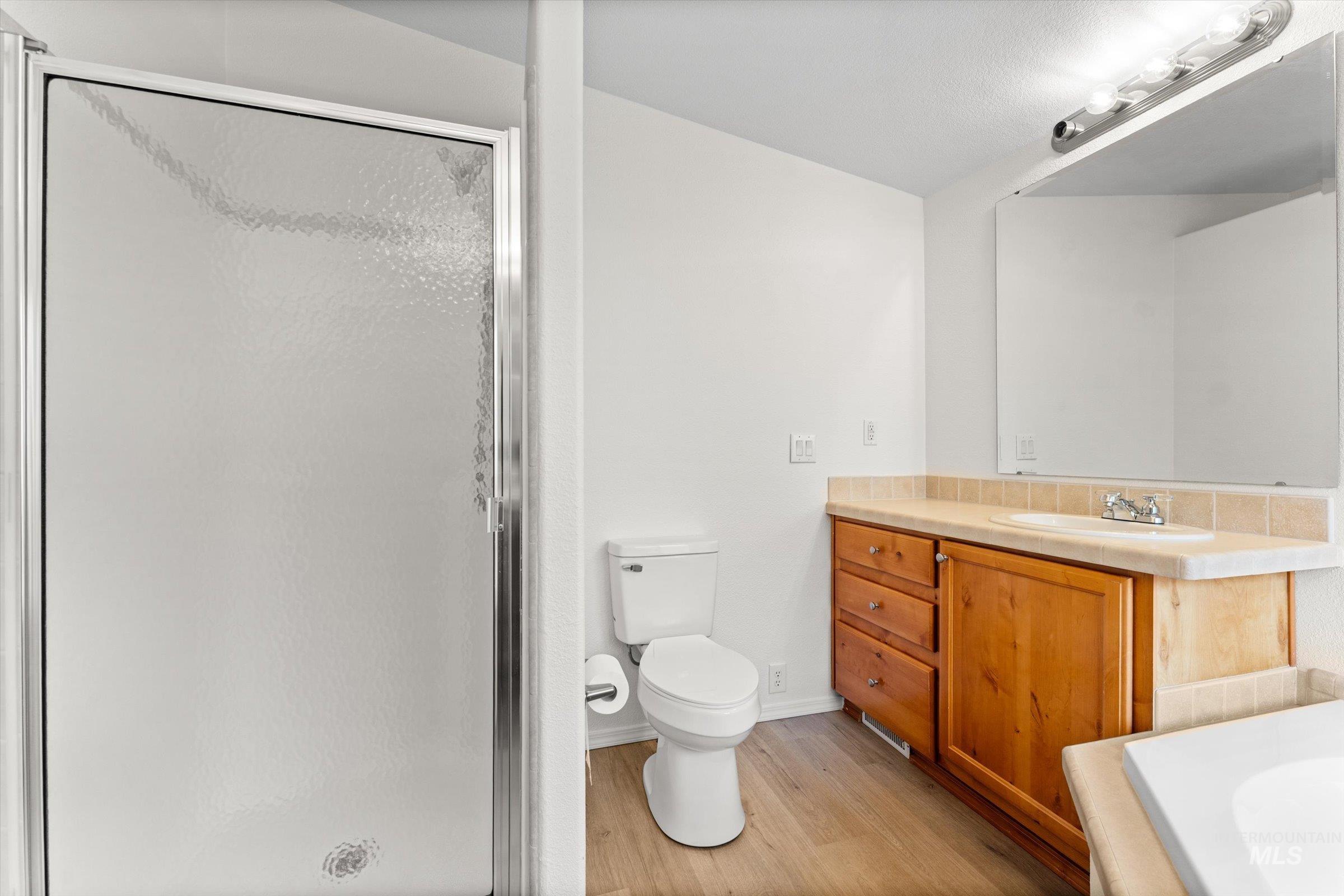 421 S Curtis Rd, Boise, Idaho 83705, 3 Bedrooms, 2 Bathrooms, Residential For Sale, Price $285,000,MLS 98970538