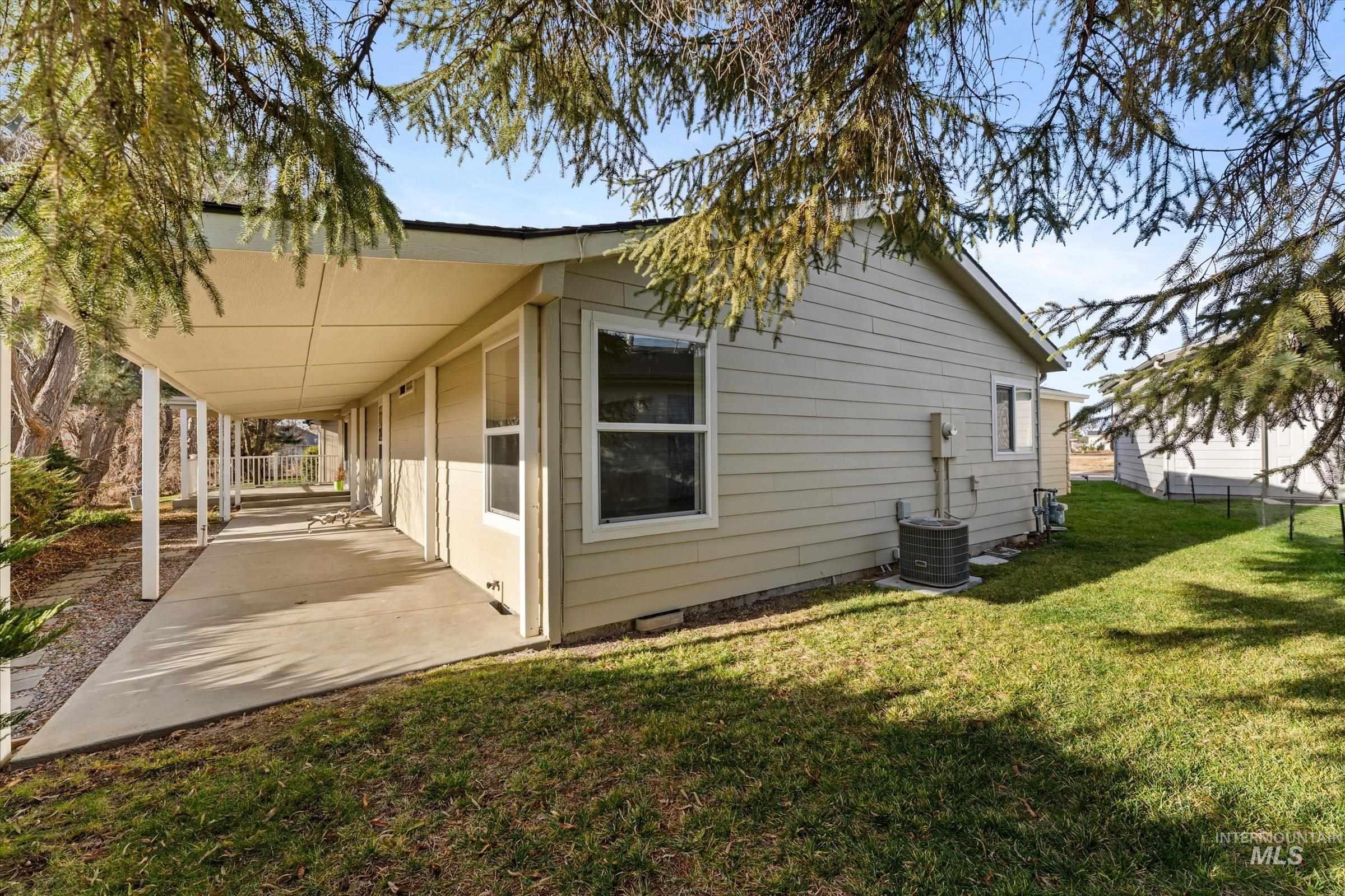 421 S Curtis Rd, Boise, Idaho 83705, 3 Bedrooms, 2 Bathrooms, Residential For Sale, Price $285,000,MLS 98970538