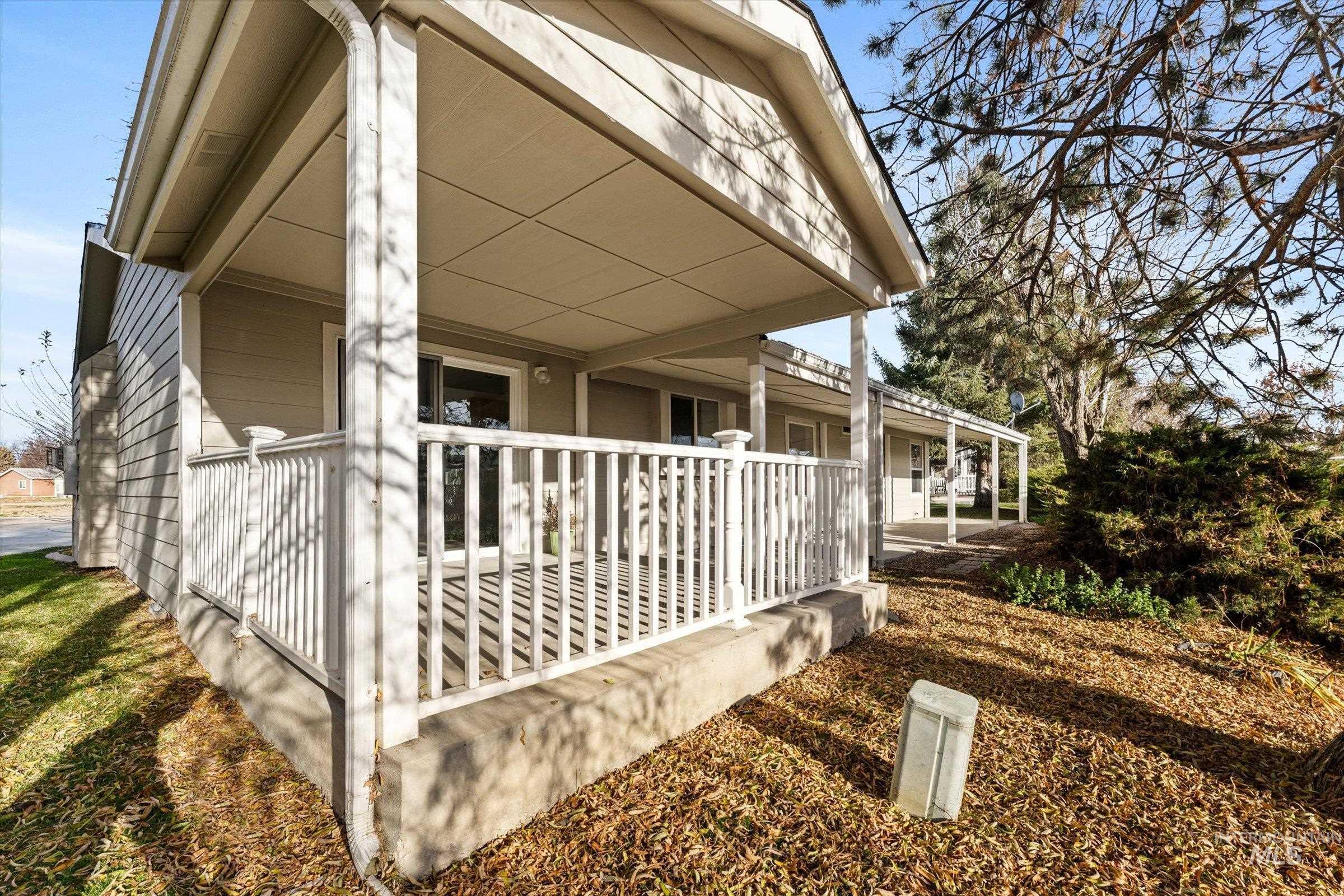 421 S Curtis Rd, Boise, Idaho 83705, 3 Bedrooms, 2 Bathrooms, Residential For Sale, Price $285,000,MLS 98970538