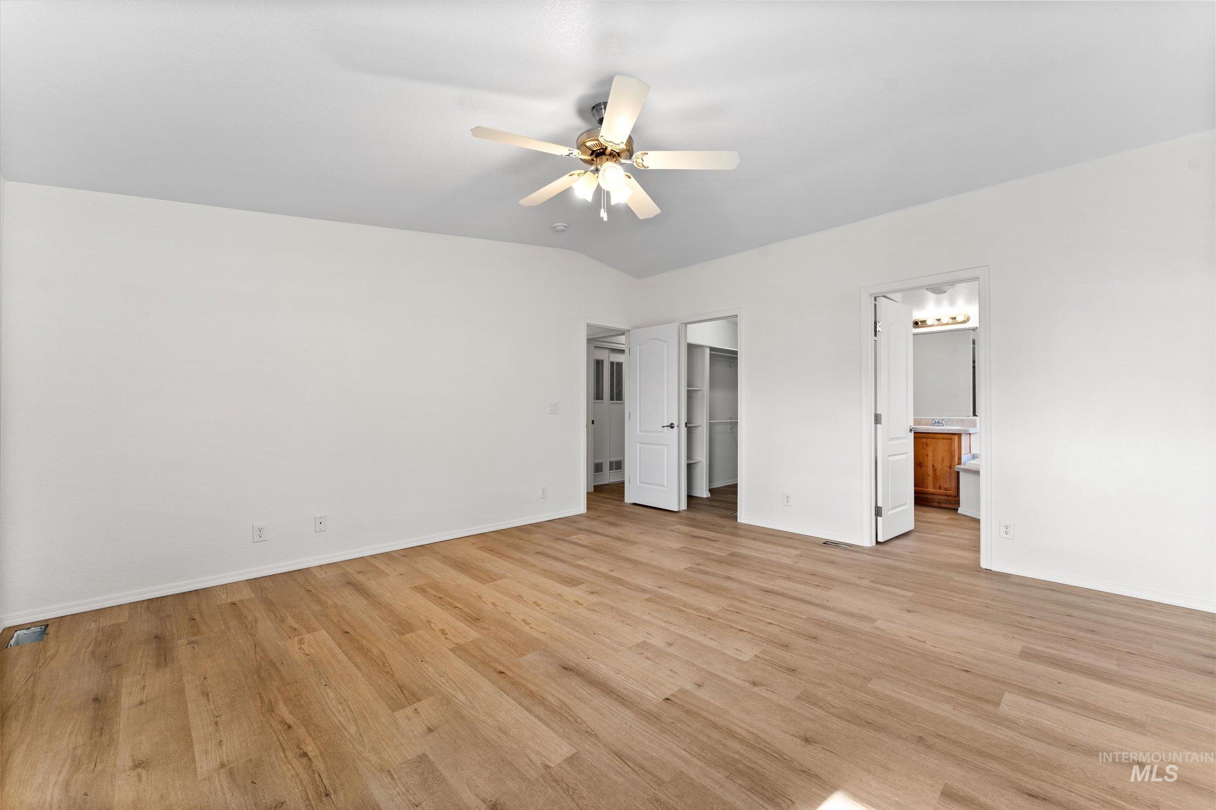 421 S Curtis Rd, Boise, Idaho 83705, 3 Bedrooms, 2 Bathrooms, Residential For Sale, Price $285,000,MLS 98970538