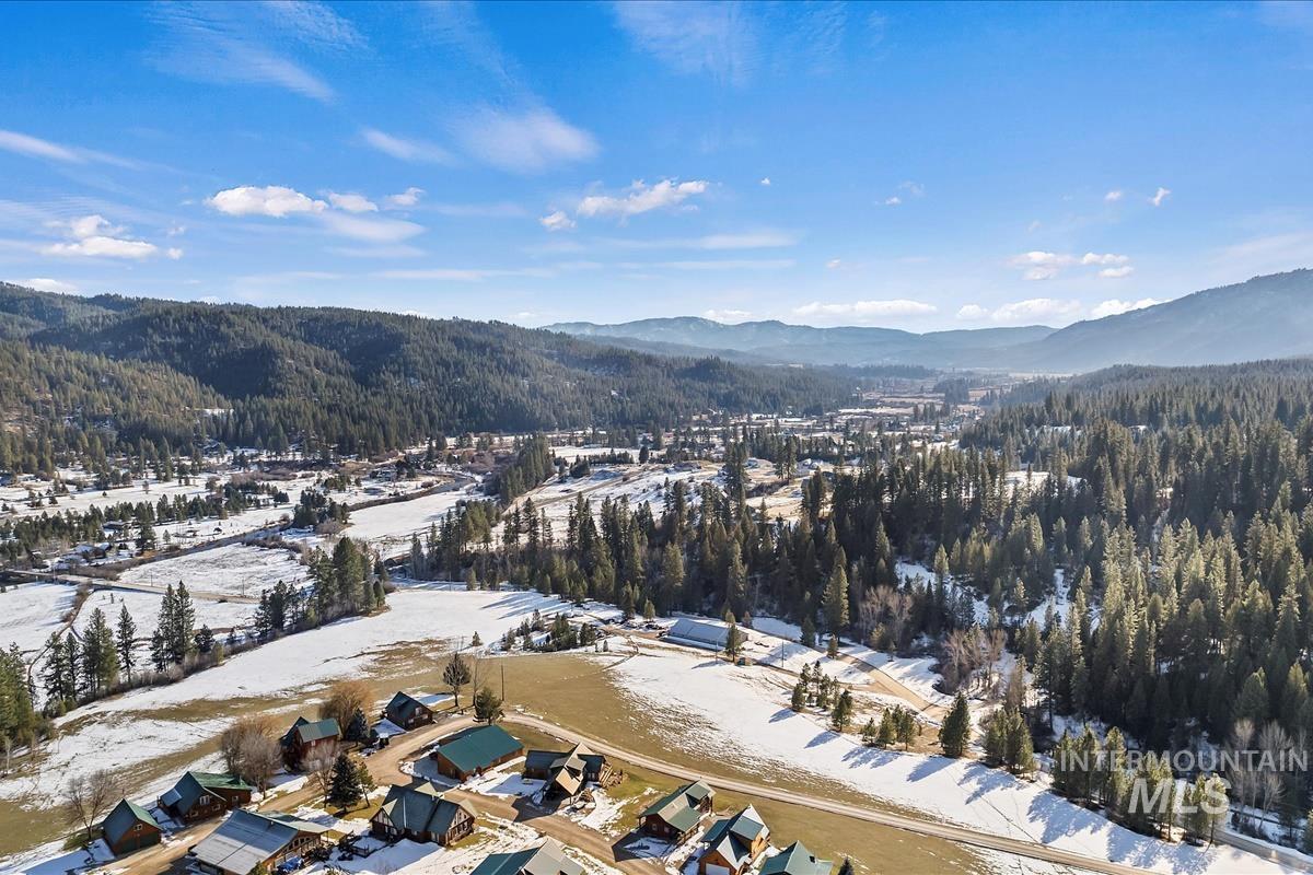 Snowy aerial view with a mountain view
