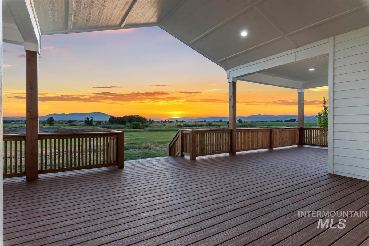 3700 Lexington Ln, Emmett, Idaho 83617, 3 Bedrooms, 2.5 Bathrooms, Residential For Sale, Price $1,061,189, 98970547