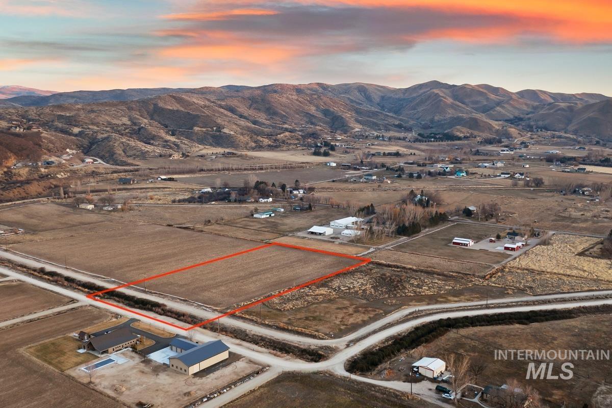 3660 Lexington Ln, Emmett, Idaho 83617, 3 Bedrooms, 2.5 Bathrooms, Residential For Sale, Price $1,088,083, 98970550