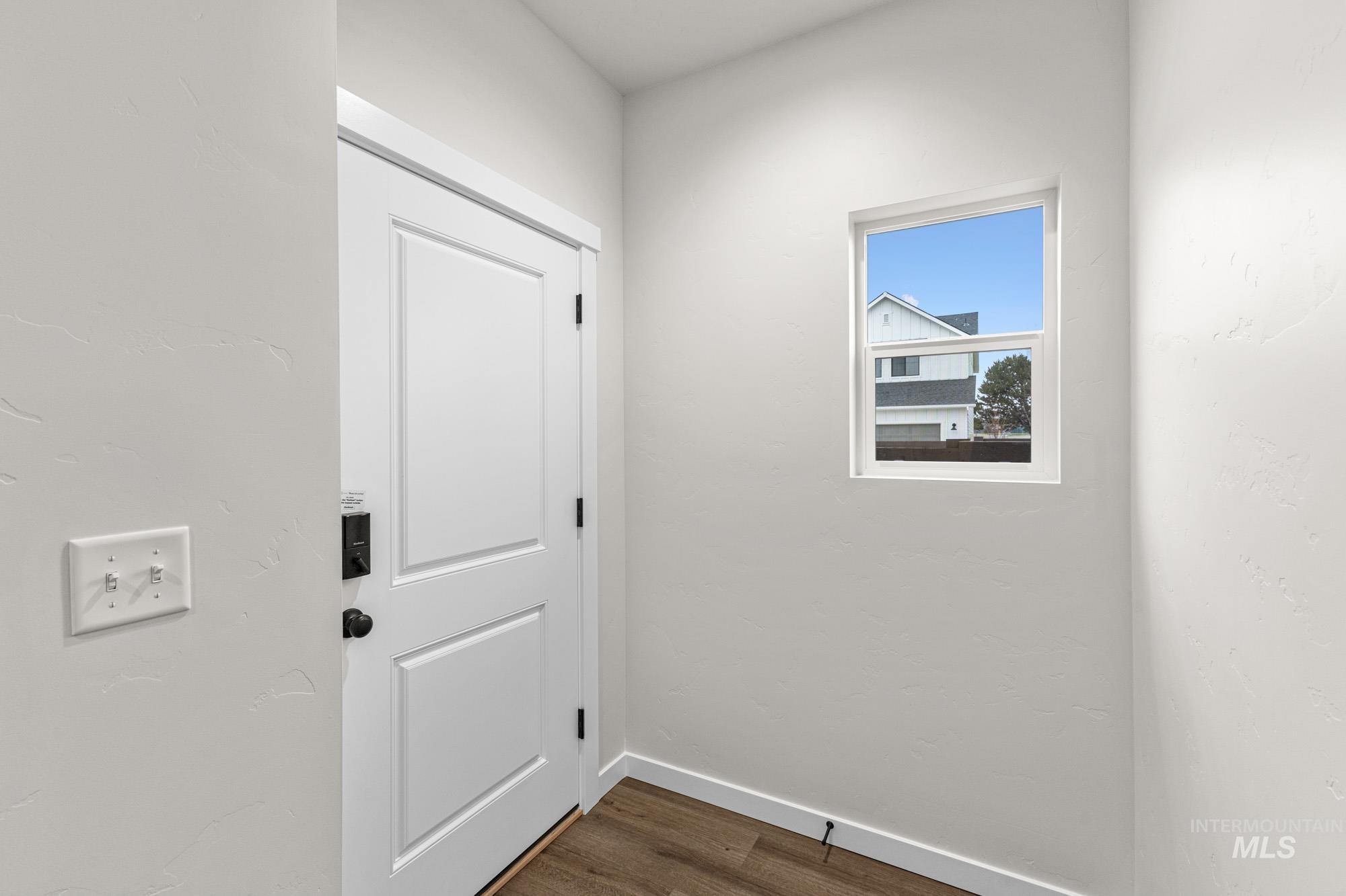 936 N Mirror Creek Way, Meridian, Idaho 83642, 3 Bedrooms, 2.5 Bathrooms, Residential For Sale, Price $464,990,MLS 98970559