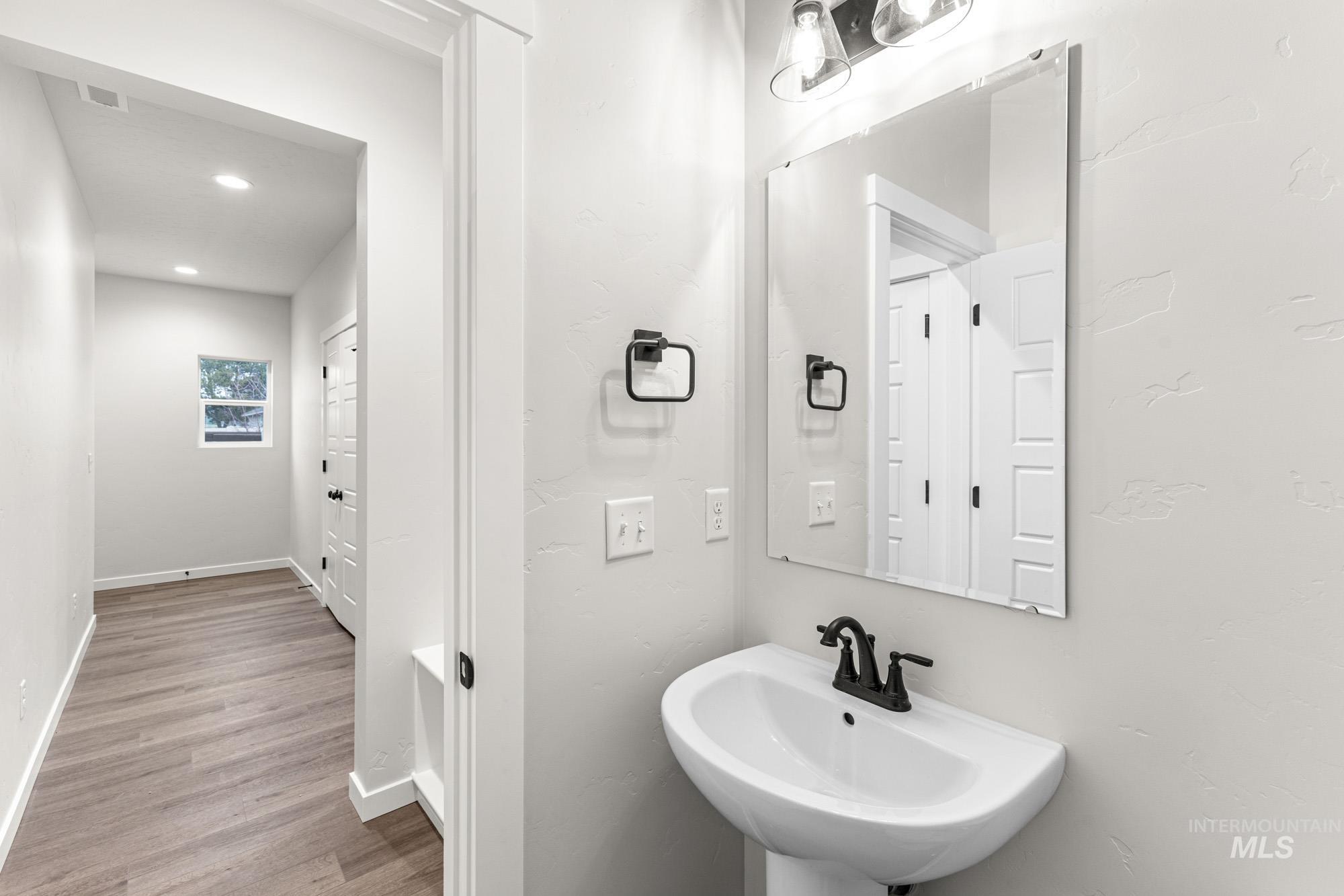 936 N Mirror Creek Way, Meridian, Idaho 83642, 3 Bedrooms, 2.5 Bathrooms, Residential For Sale, Price $464,990,MLS 98970559