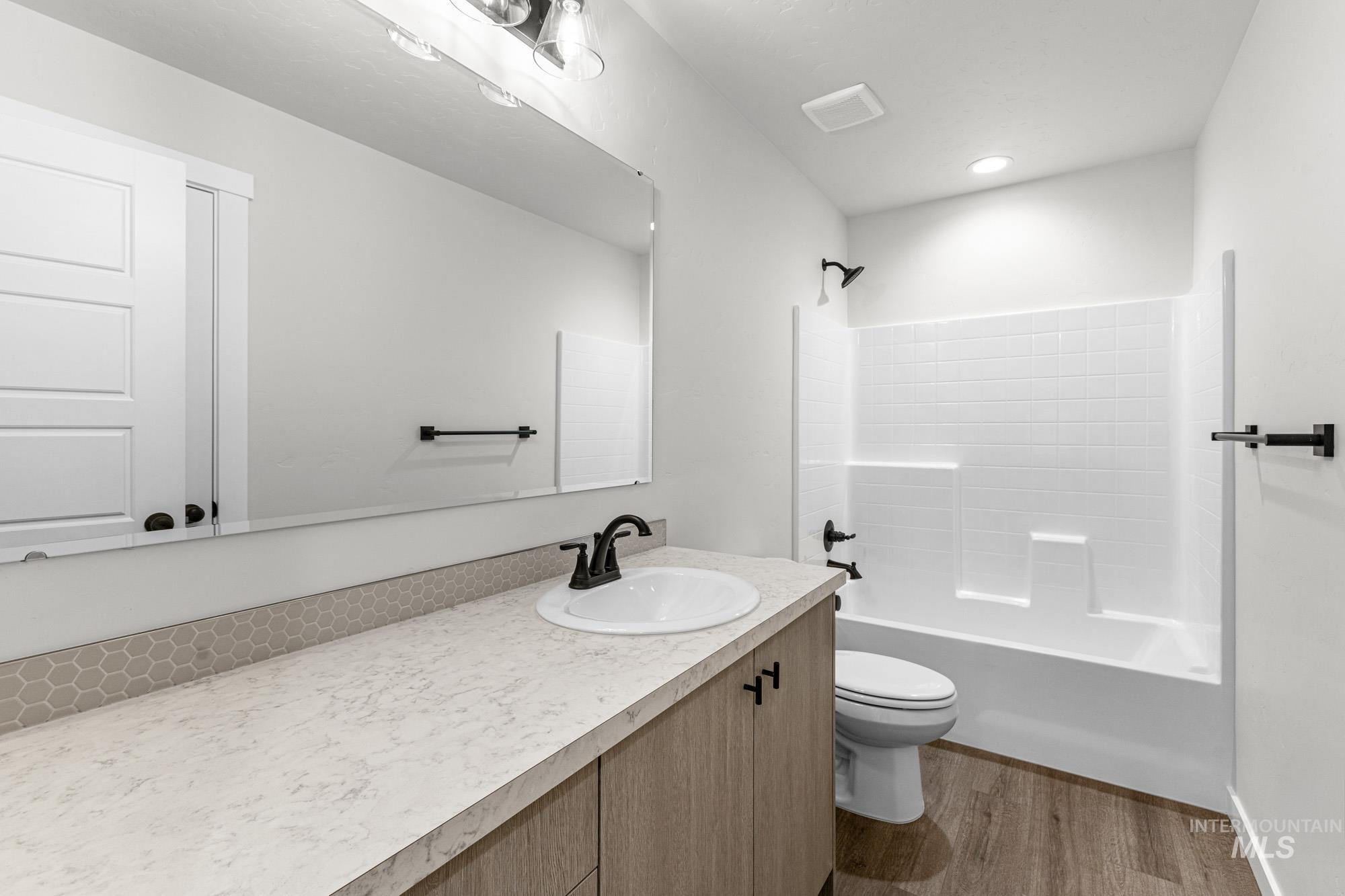 936 N Mirror Creek Way, Meridian, Idaho 83642, 3 Bedrooms, 2.5 Bathrooms, Residential For Sale, Price $464,990,MLS 98970559