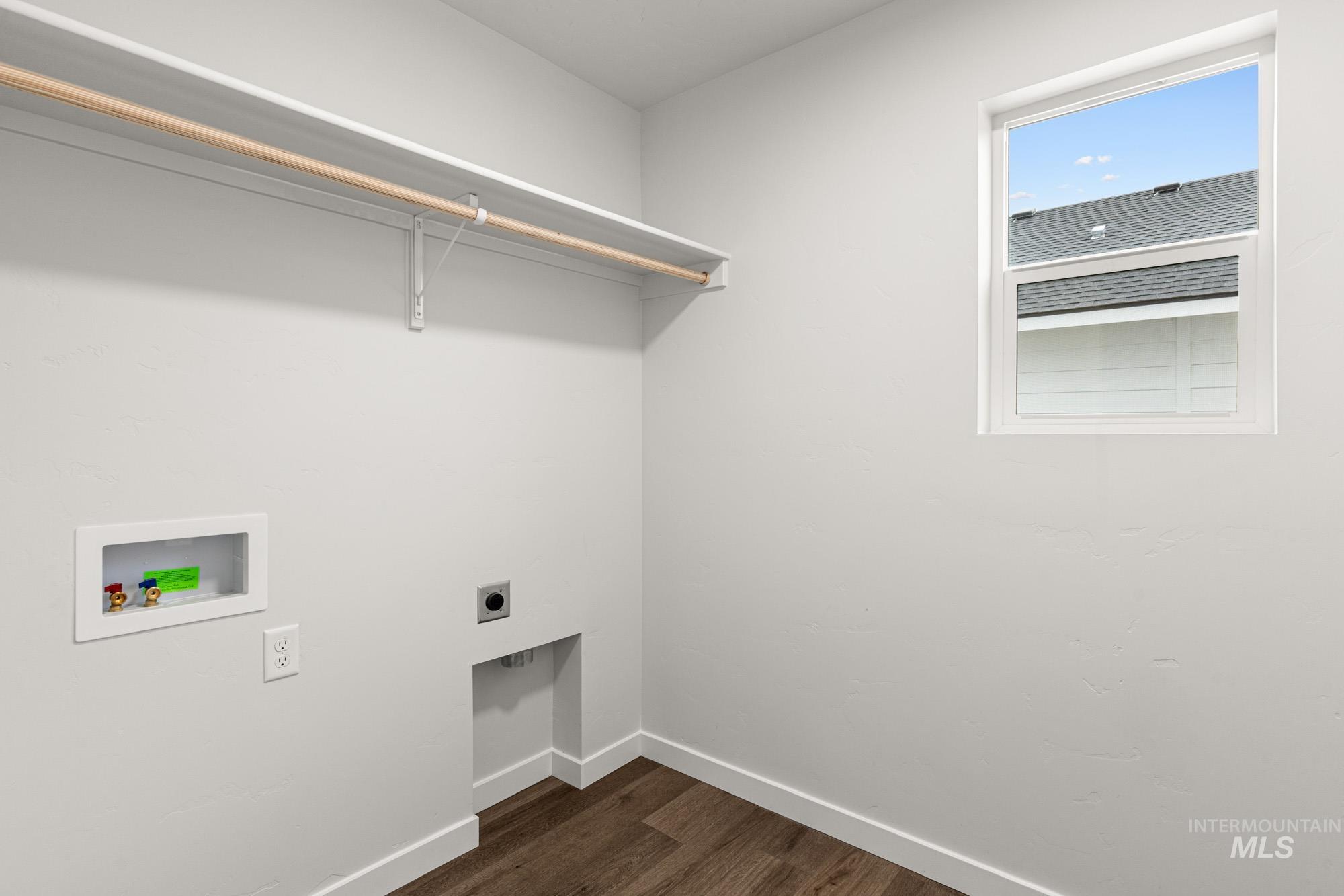 936 N Mirror Creek Way, Meridian, Idaho 83642, 3 Bedrooms, 2.5 Bathrooms, Residential For Sale, Price $464,990,MLS 98970559