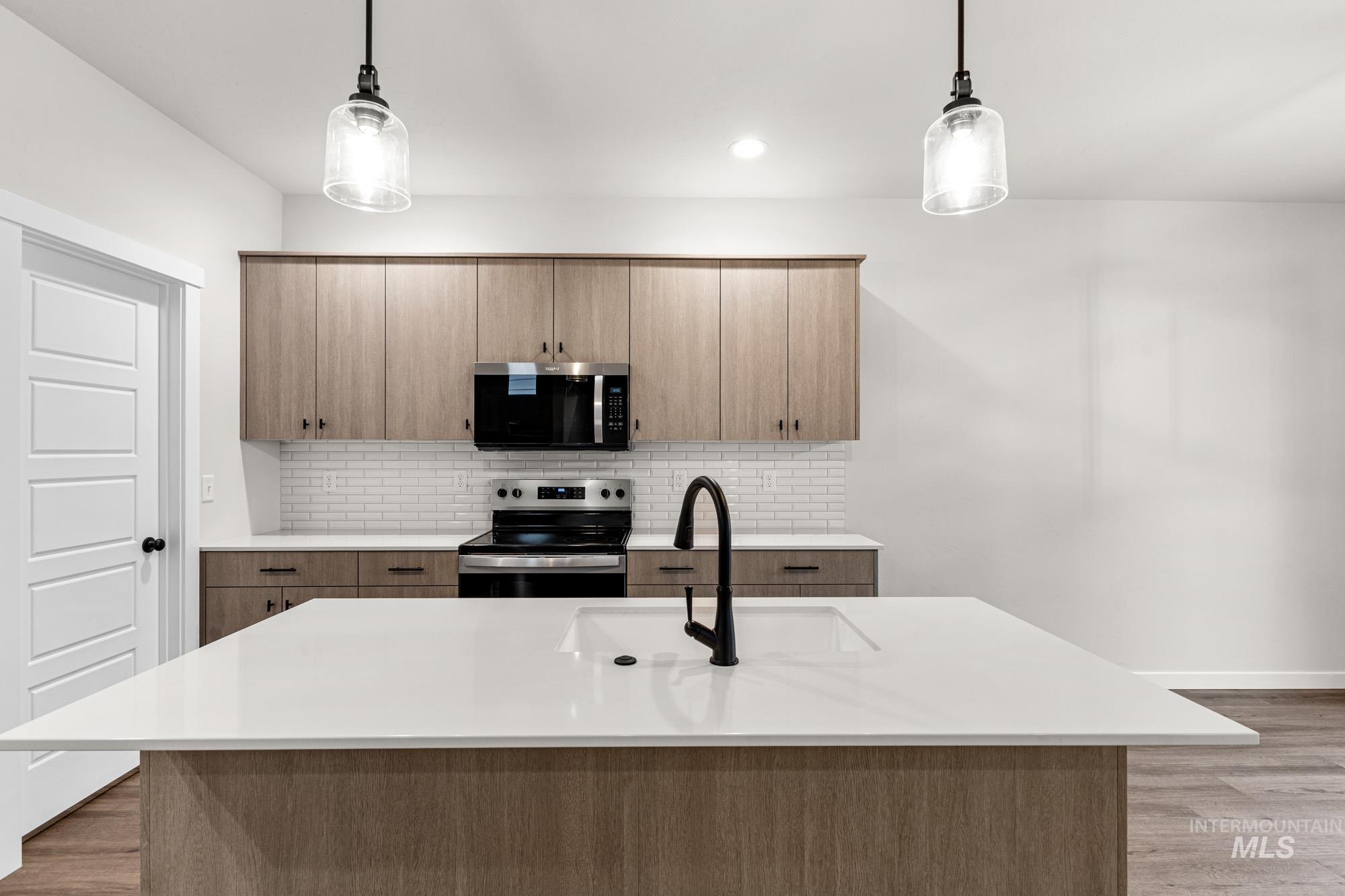 936 N Mirror Creek Way, Meridian, Idaho 83642, 3 Bedrooms, 2.5 Bathrooms, Residential For Sale, Price $464,990,MLS 98970559