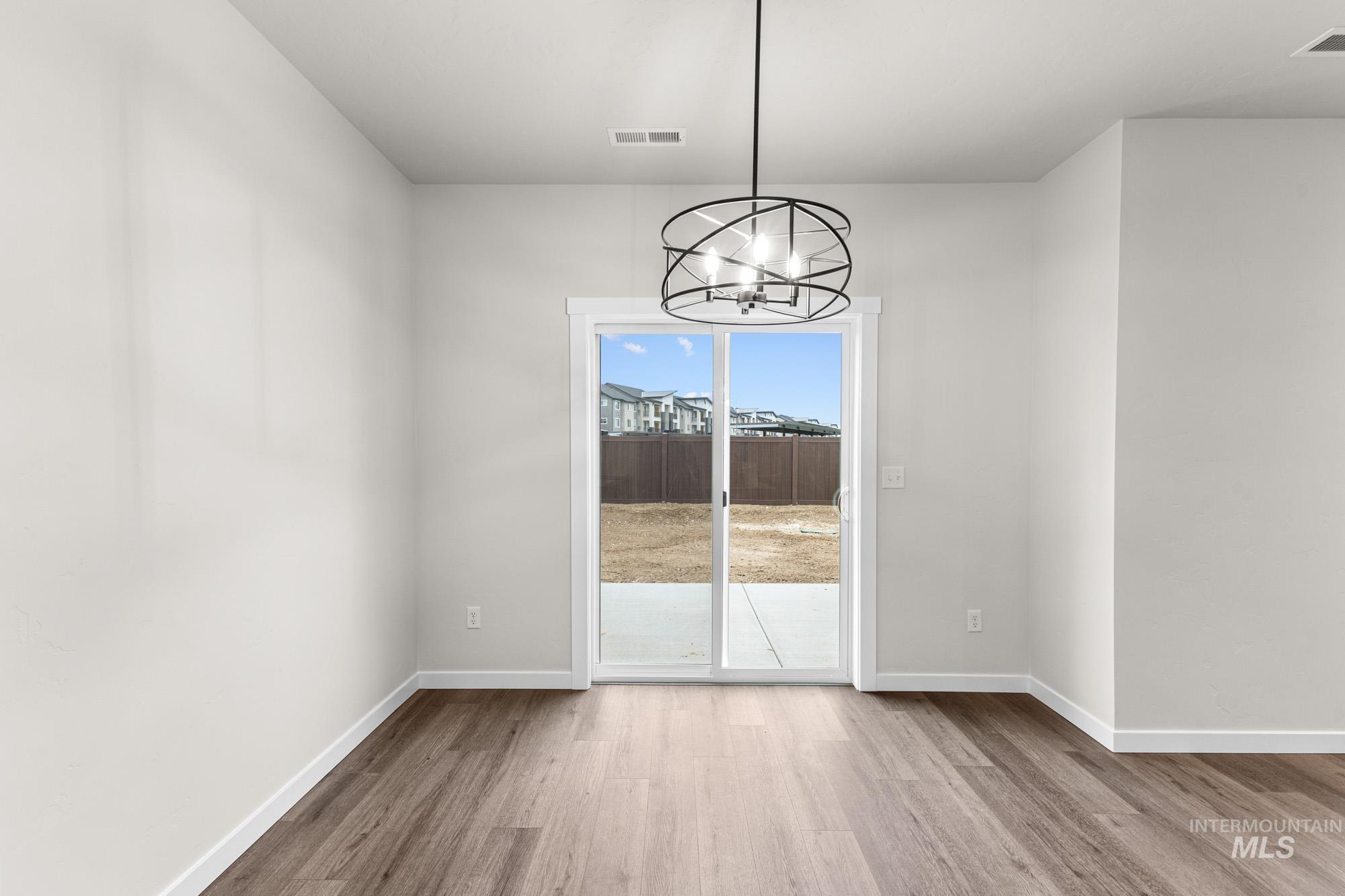 936 N Mirror Creek Way, Meridian, Idaho 83642, 3 Bedrooms, 2.5 Bathrooms, Residential For Sale, Price $464,990,MLS 98970559