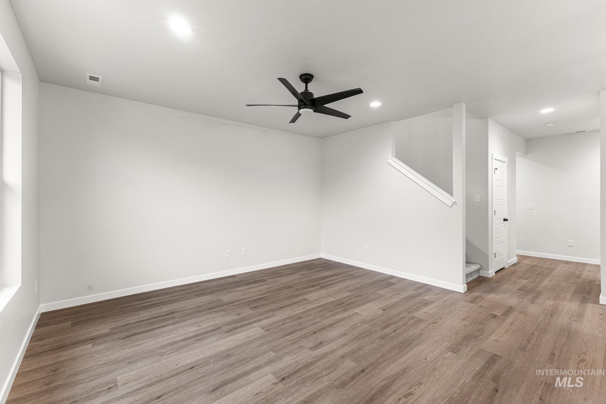 936 N Mirror Creek Way, Meridian, Idaho 83642, 3 Bedrooms, 2.5 Bathrooms, Residential For Sale, Price $464,990,MLS 98970559