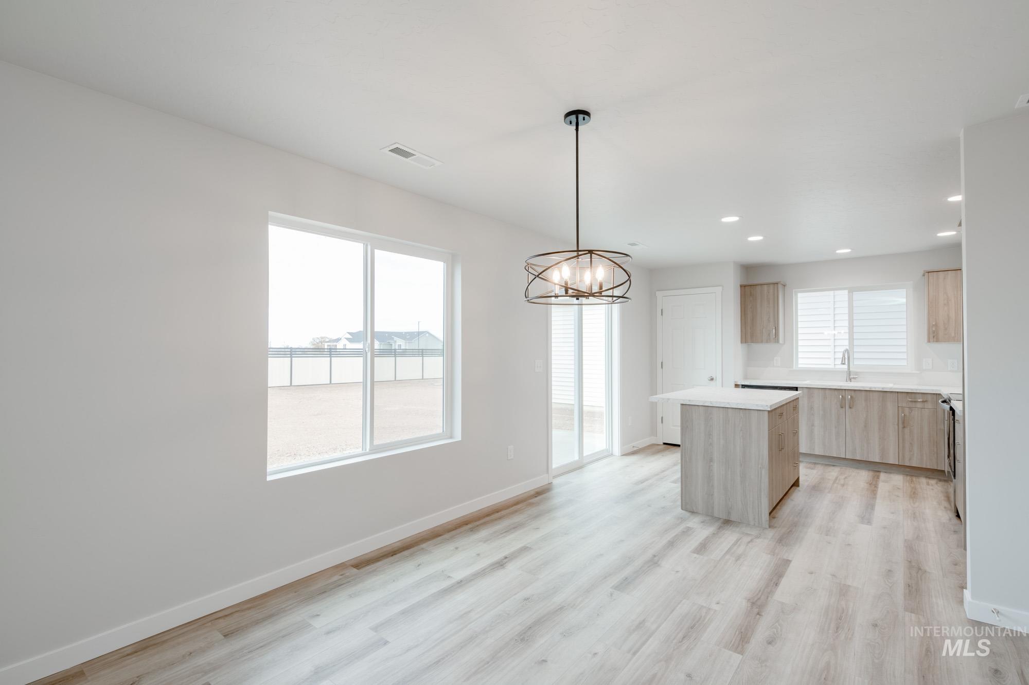 7303 S Bungalow Ave, Meridian, Idaho 83642, 4 Bedrooms, 2.5 Bathrooms, Residential For Sale, Price $444,990,MLS 98970568