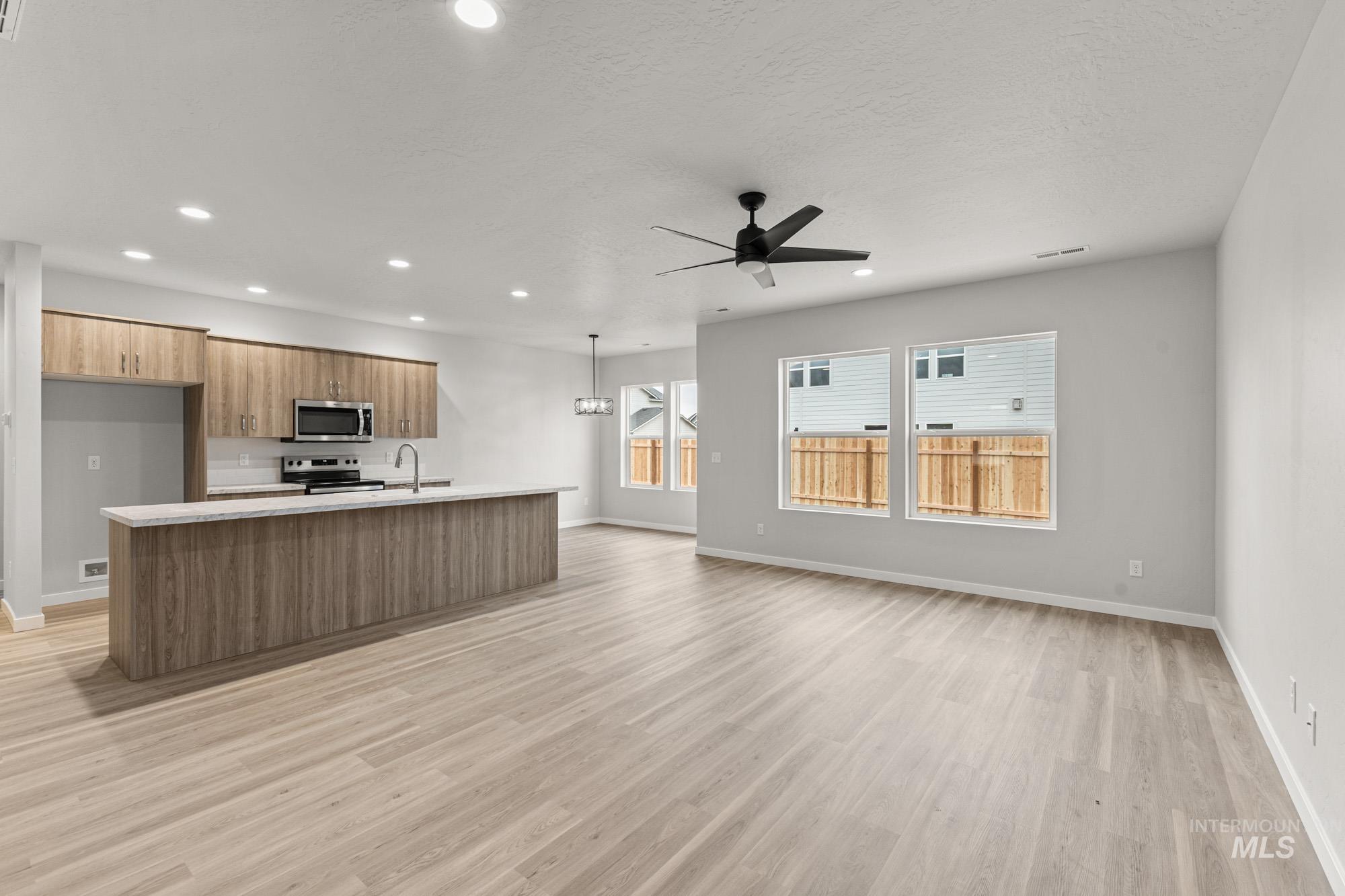 13678 Nisene Ct, Caldwell, Idaho 83607, 4 Bedrooms, 2 Bathrooms, Residential For Sale, Price $409,990,MLS 98970572