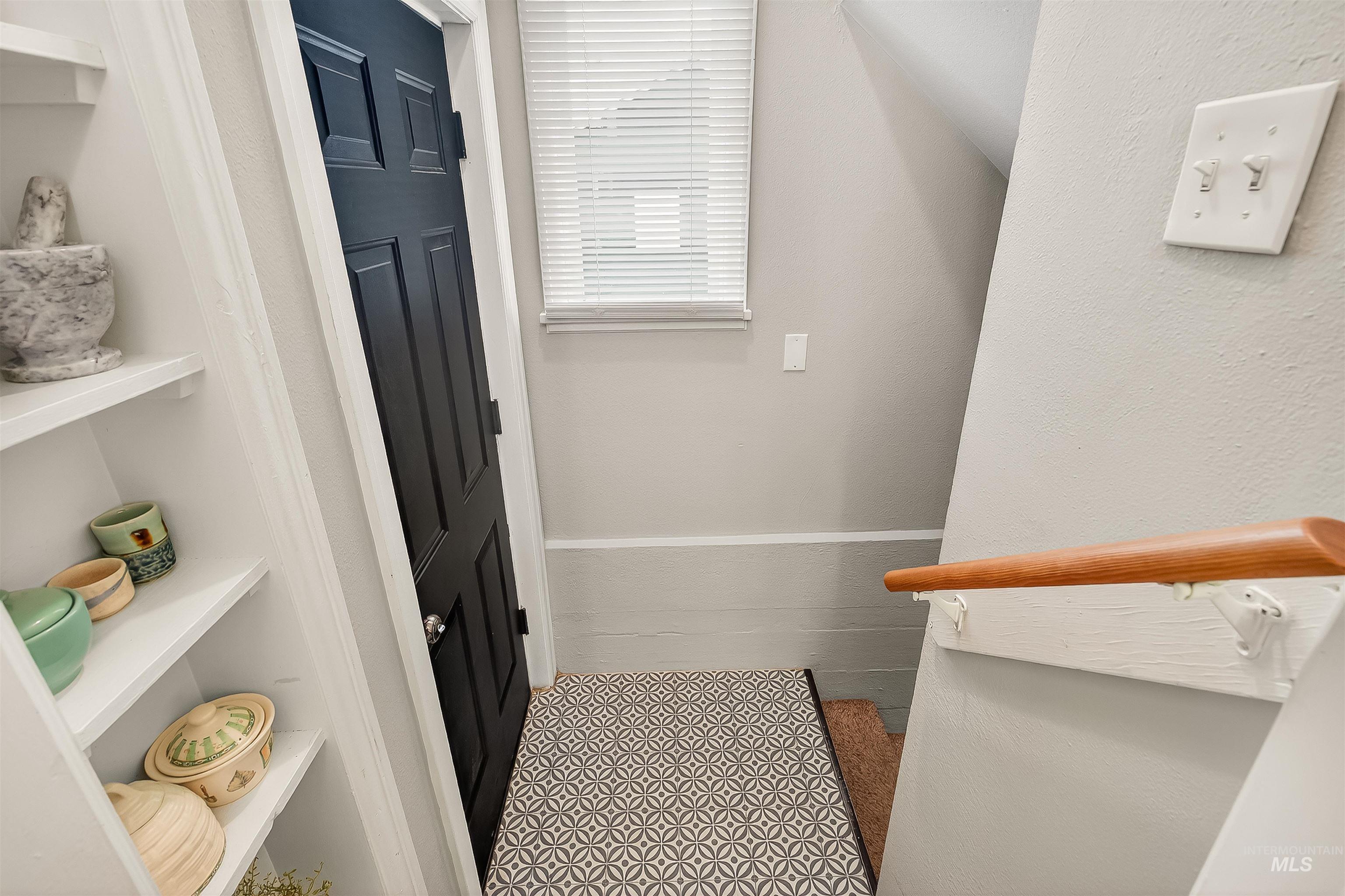 Bathroom with a textured wall
