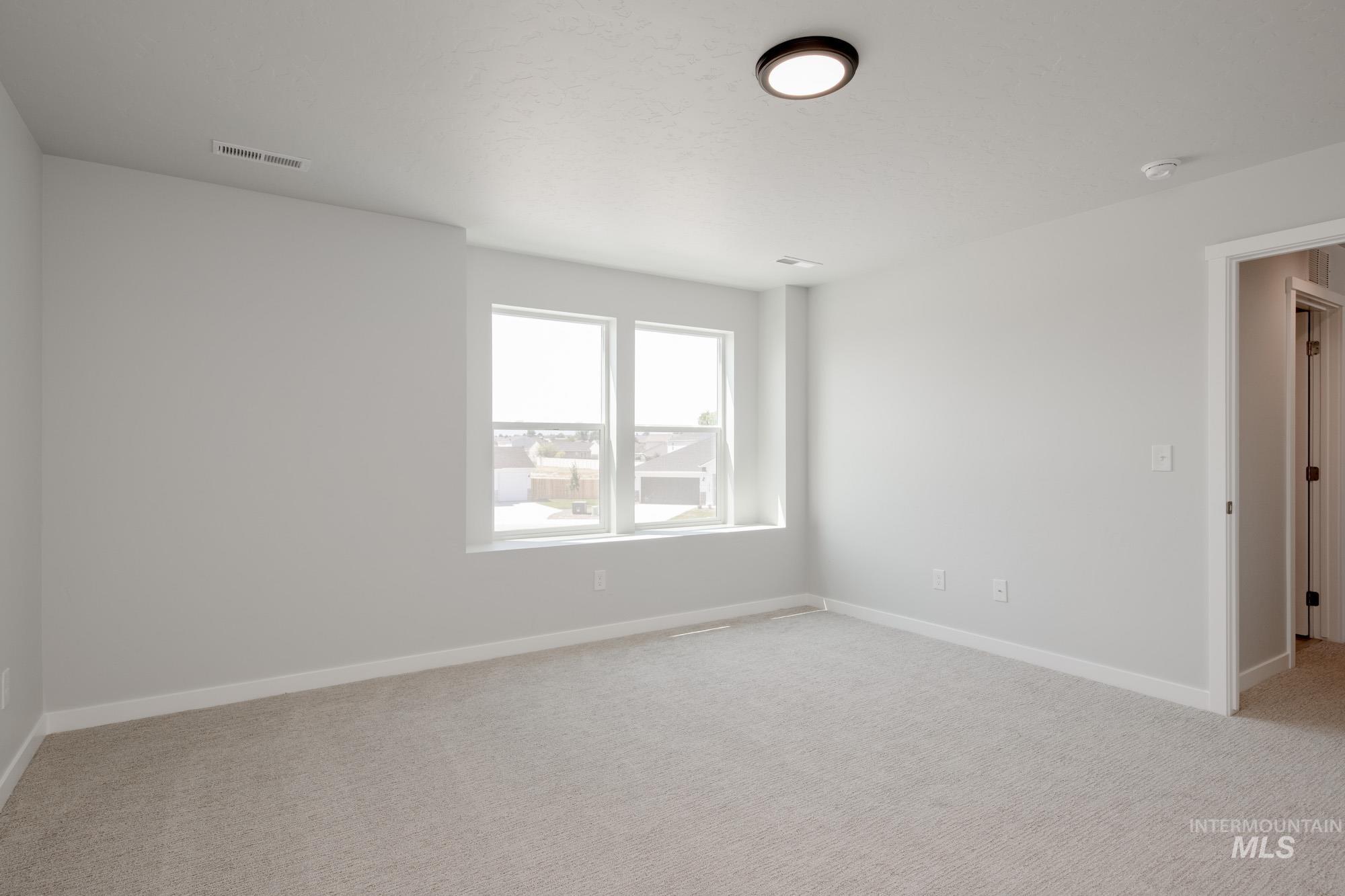 Empty room with light carpet