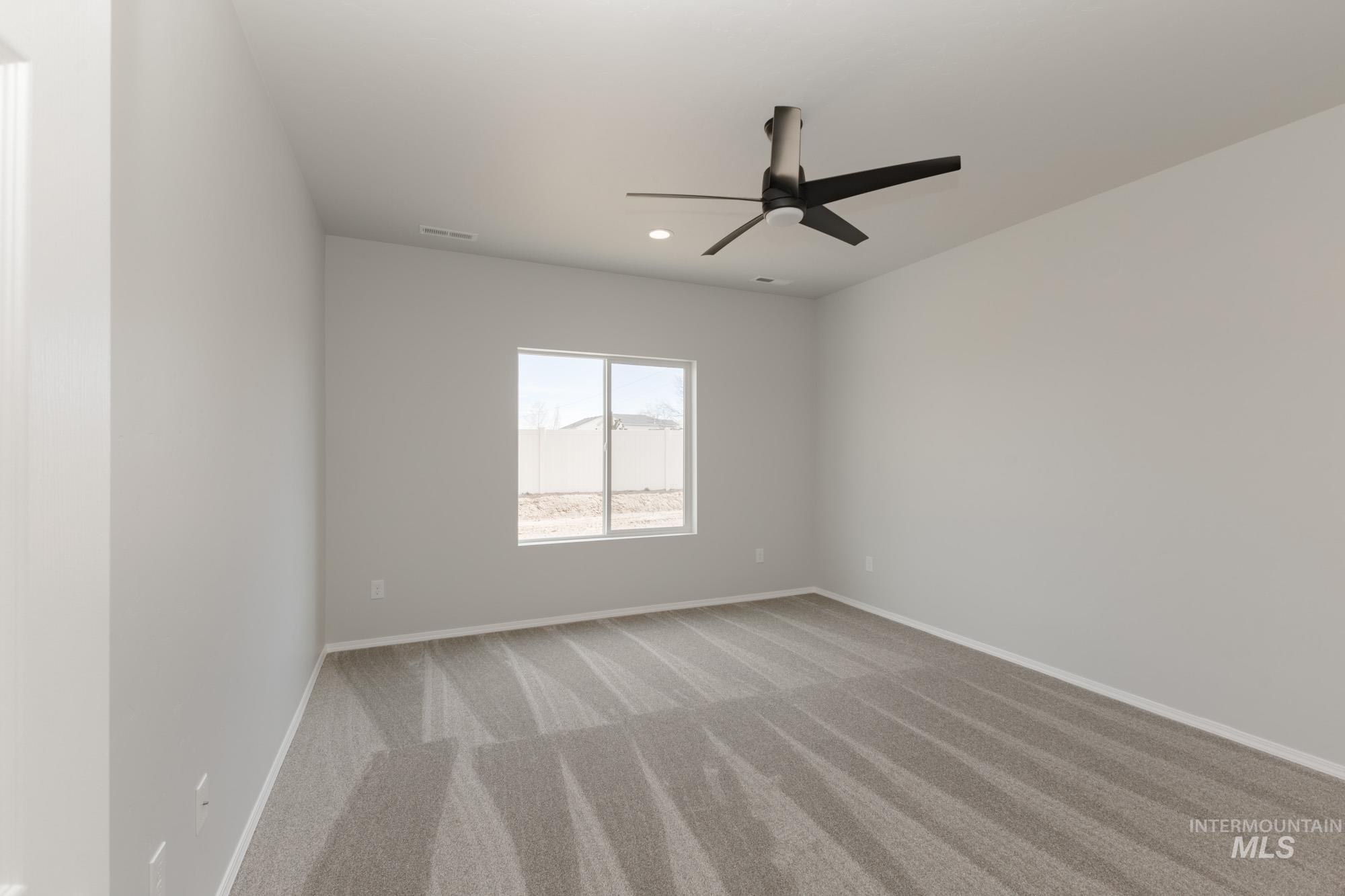 Unfurnished room featuring light colored carpet, a ceiling fan, and recessed lighting
