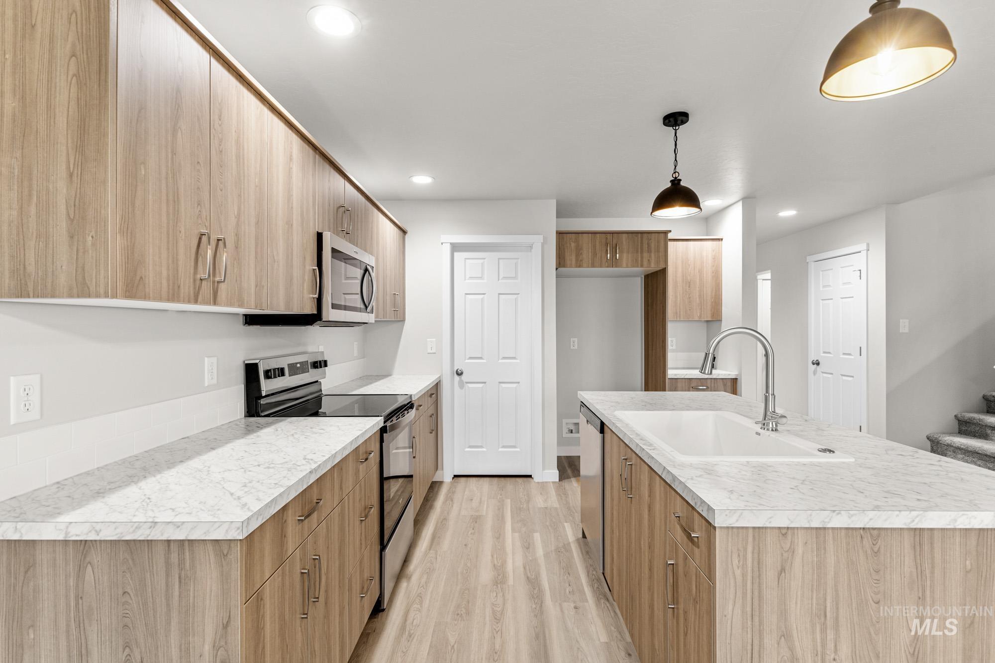 3005 S Maple Ranch Way, Nampa, Idaho 83687, 3 Bedrooms, 2.5 Bathrooms, Residential For Sale, Price $422,990,MLS 98970581