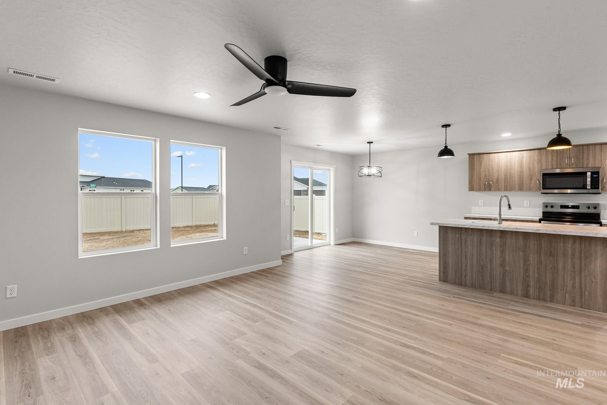 3005 S Maple Ranch Way, Nampa, Idaho 83687, 3 Bedrooms, 2.5 Bathrooms, Residential For Sale, Price $422,990,MLS 98970581