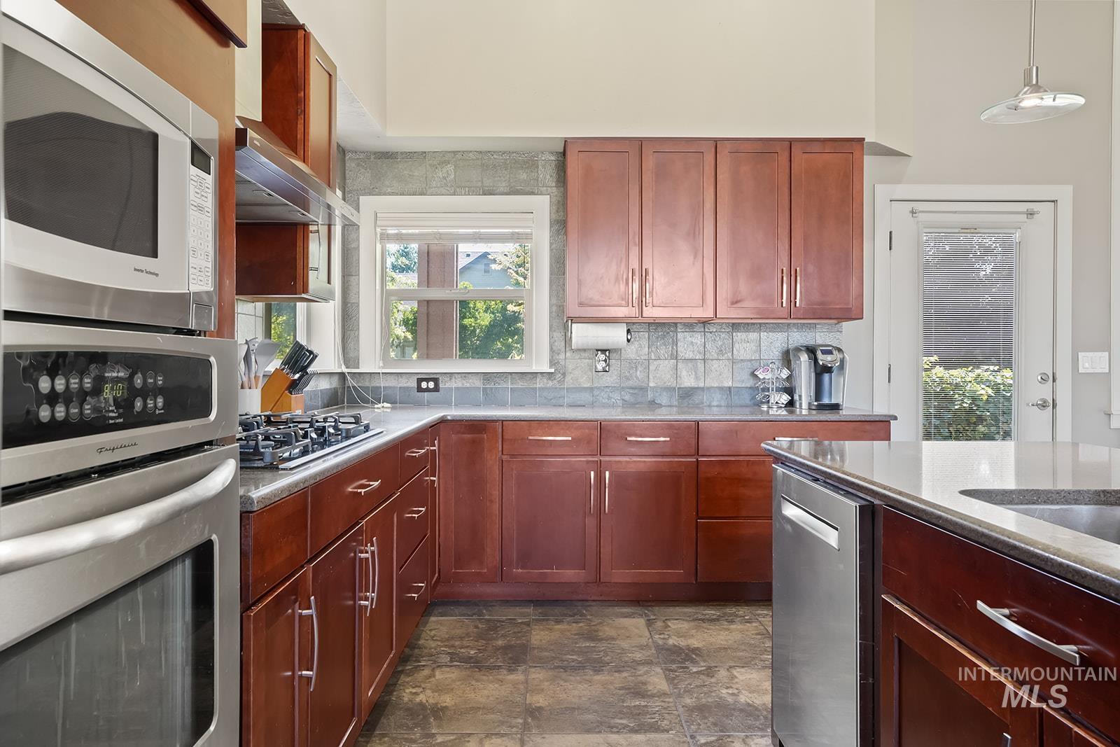 5327 N Red Hills Pl., Meridian, Idaho 83646, 4 Bedrooms, 2.5 Bathrooms, Residential For Sale, Price $699,999,MLS 98970593