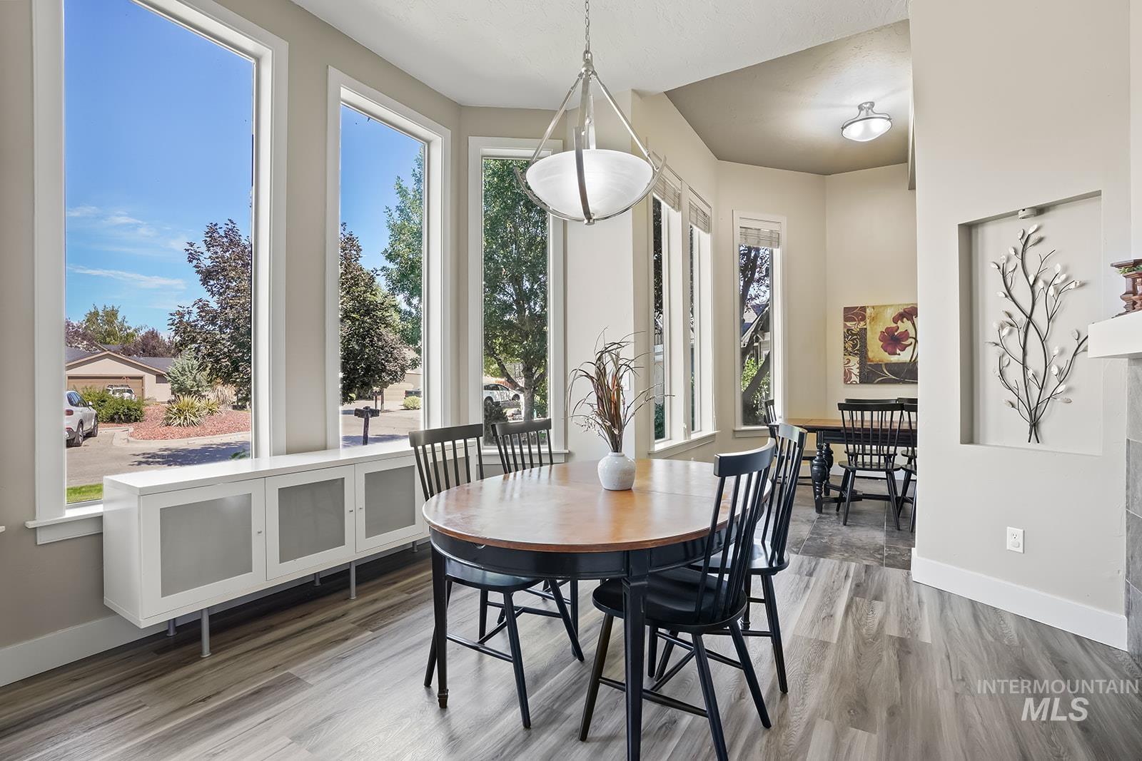 5327 N Red Hills Pl., Meridian, Idaho 83646, 4 Bedrooms, 2.5 Bathrooms, Residential For Sale, Price $699,999,MLS 98970593