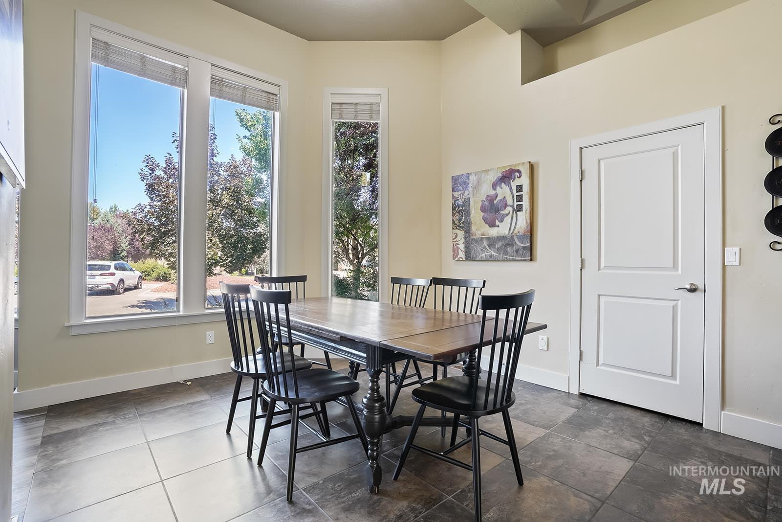 5327 N Red Hills Pl., Meridian, Idaho 83646, 4 Bedrooms, 2.5 Bathrooms, Residential For Sale, Price $699,999,MLS 98970593