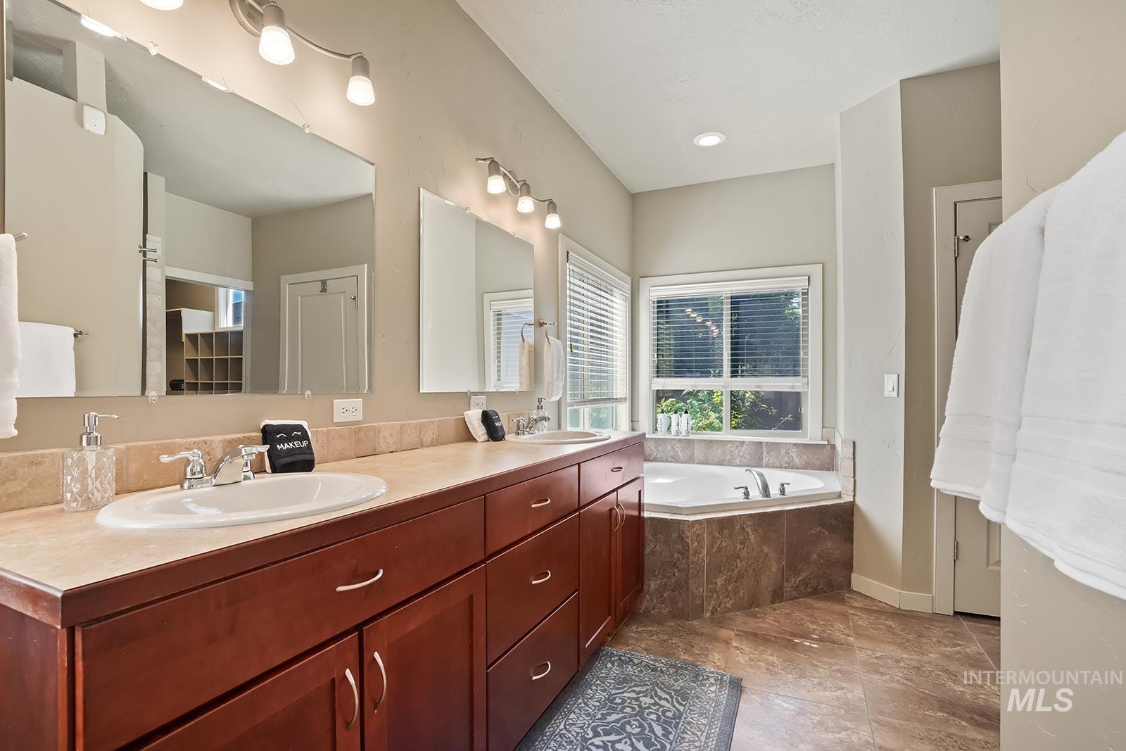 5327 N Red Hills Pl., Meridian, Idaho 83646, 4 Bedrooms, 2.5 Bathrooms, Residential For Sale, Price $699,999,MLS 98970593