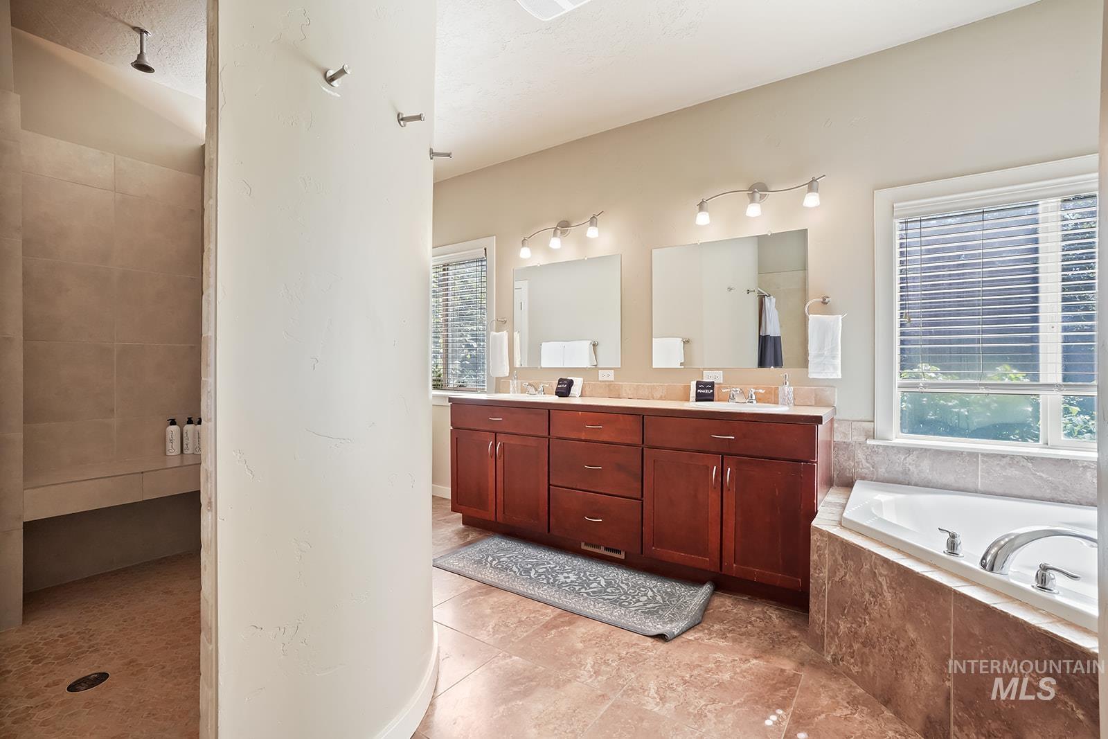 5327 N Red Hills Pl., Meridian, Idaho 83646, 4 Bedrooms, 2.5 Bathrooms, Residential For Sale, Price $699,999,MLS 98970593