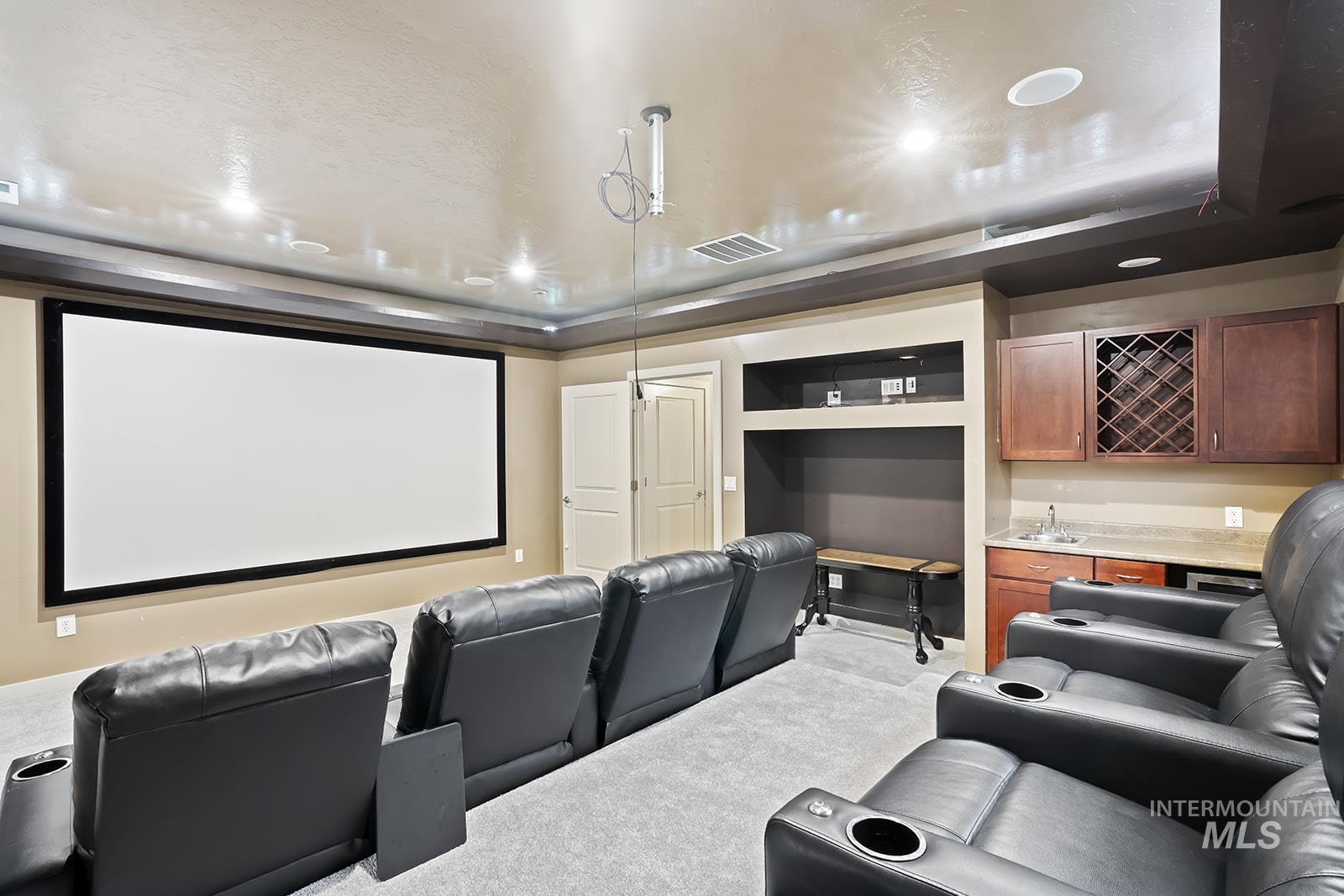 5327 N Red Hills Pl., Meridian, Idaho 83646, 4 Bedrooms, 2.5 Bathrooms, Residential For Sale, Price $699,999,MLS 98970593