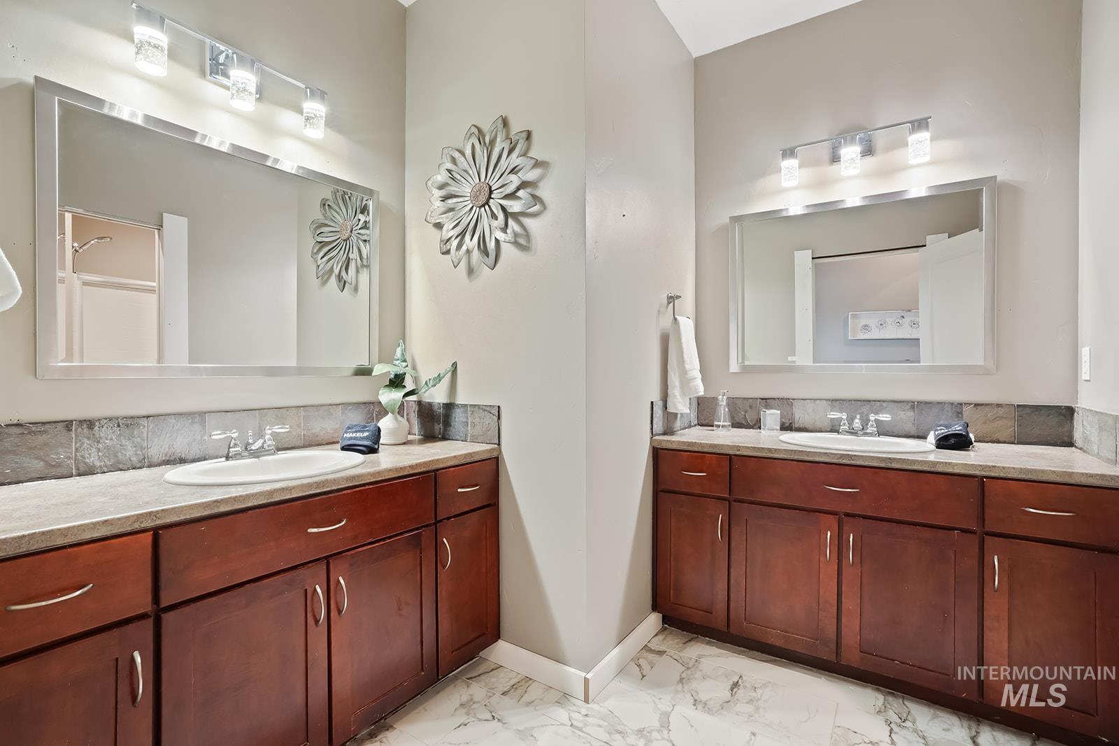 5327 N Red Hills Pl., Meridian, Idaho 83646, 4 Bedrooms, 2.5 Bathrooms, Residential For Sale, Price $699,999,MLS 98970593