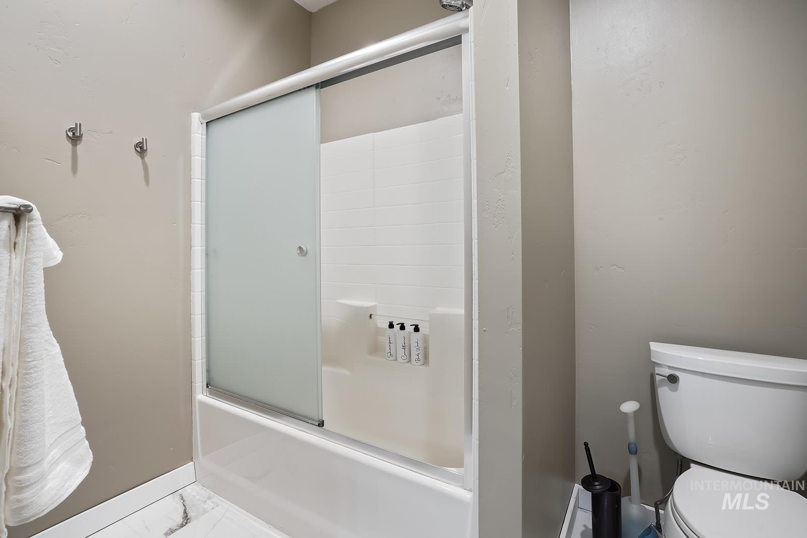 5327 N Red Hills Pl., Meridian, Idaho 83646, 4 Bedrooms, 2.5 Bathrooms, Residential For Sale, Price $699,999,MLS 98970593