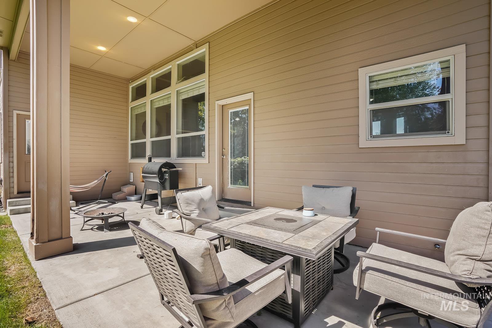 5327 N Red Hills Pl., Meridian, Idaho 83646, 4 Bedrooms, 2.5 Bathrooms, Residential For Sale, Price $699,999,MLS 98970593