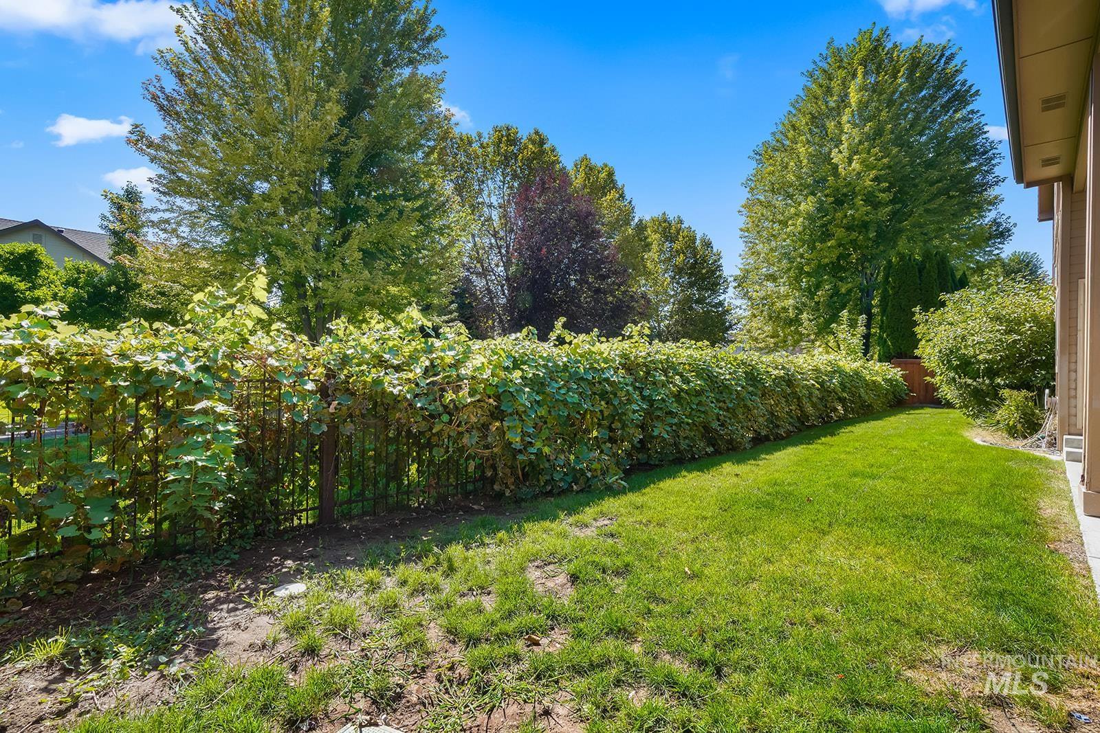 5327 N Red Hills Pl., Meridian, Idaho 83646, 4 Bedrooms, 2.5 Bathrooms, Residential For Sale, Price $699,999,MLS 98970593