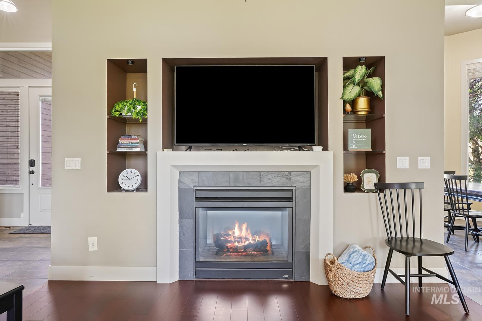 5327 N Red Hills Pl., Meridian, Idaho 83646, 4 Bedrooms, 2.5 Bathrooms, Residential For Sale, Price $699,999,MLS 98970593