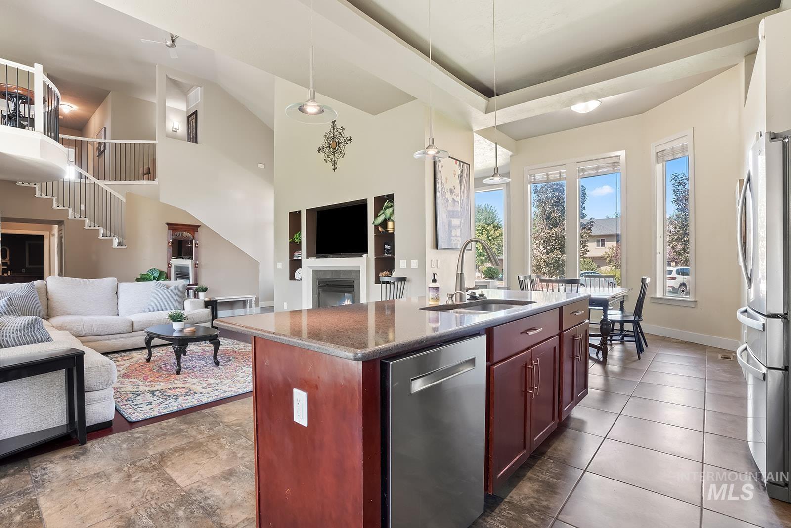 5327 N Red Hills Pl., Meridian, Idaho 83646, 4 Bedrooms, 2.5 Bathrooms, Residential For Sale, Price $699,999,MLS 98970593