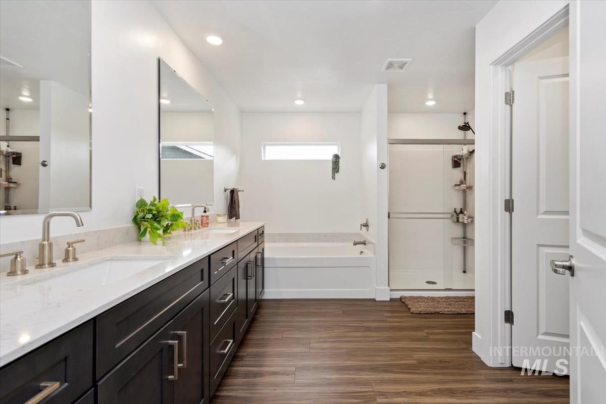 122 Insight Ct, Middleton, Idaho 83644, 5 Bedrooms, 4.5 Bathrooms, Residential For Sale, Price $720,000,MLS 98970596