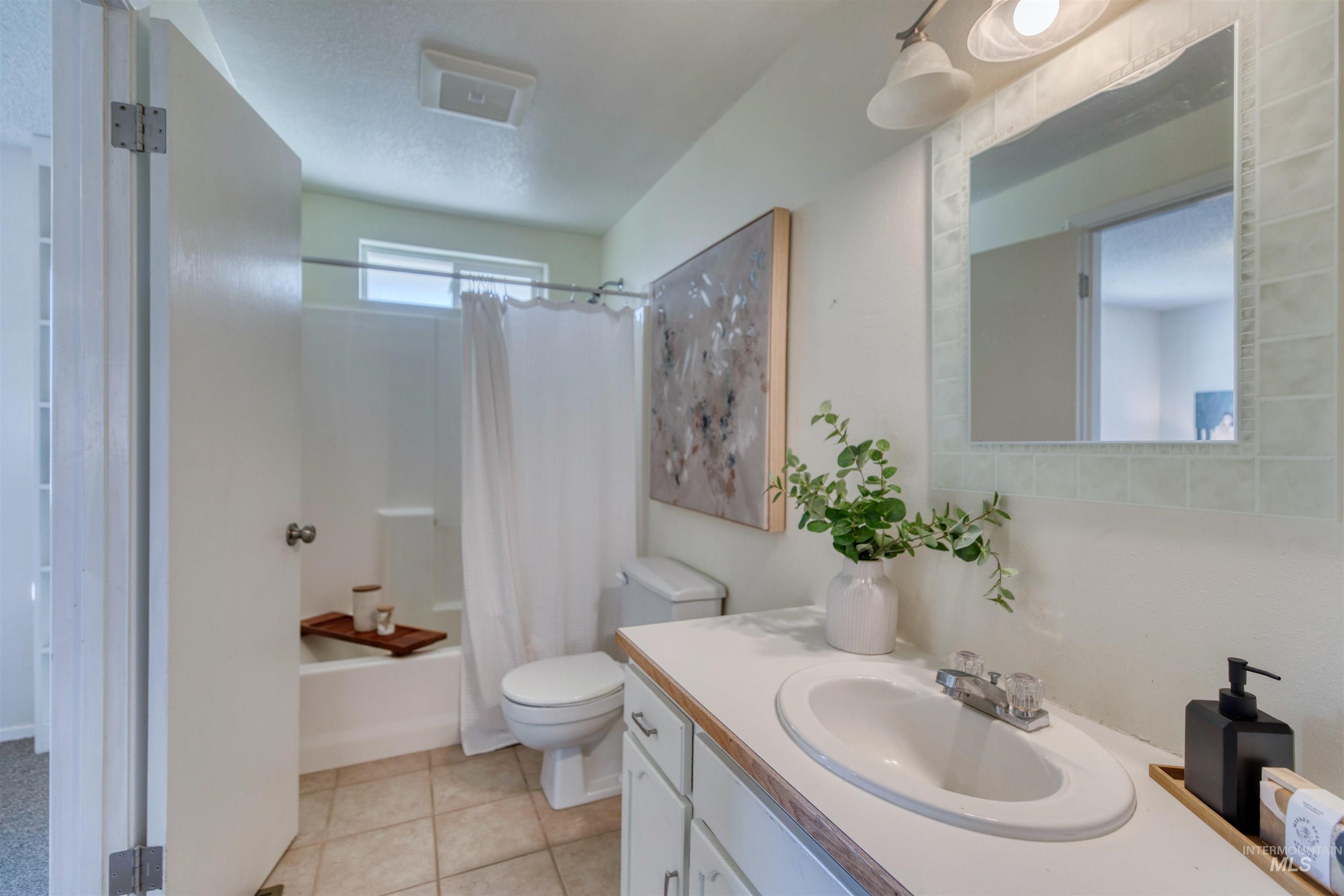 1365 E Rayburn Ct, Boise, Idaho 83706, 2 Bedrooms, 2 Bathrooms, Residential For Sale, Price $439,000, 98970597