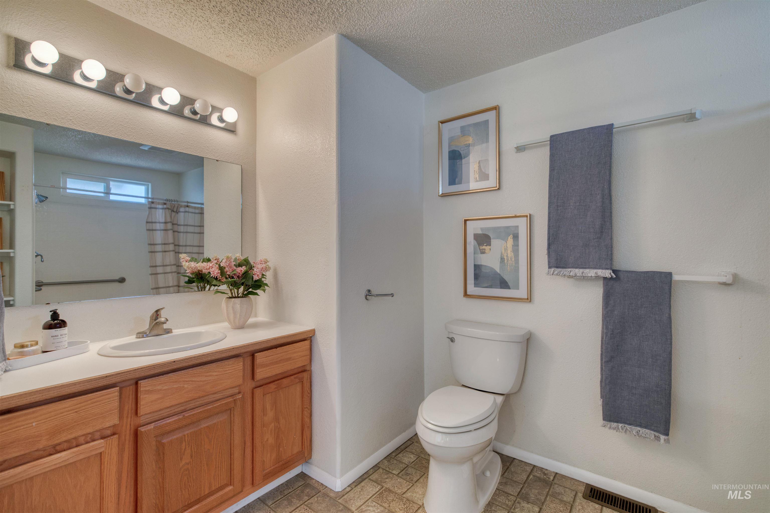 1365 E Rayburn Ct, Boise, Idaho 83706, 2 Bedrooms, 2 Bathrooms, Residential For Sale, Price $439,000, 98970597