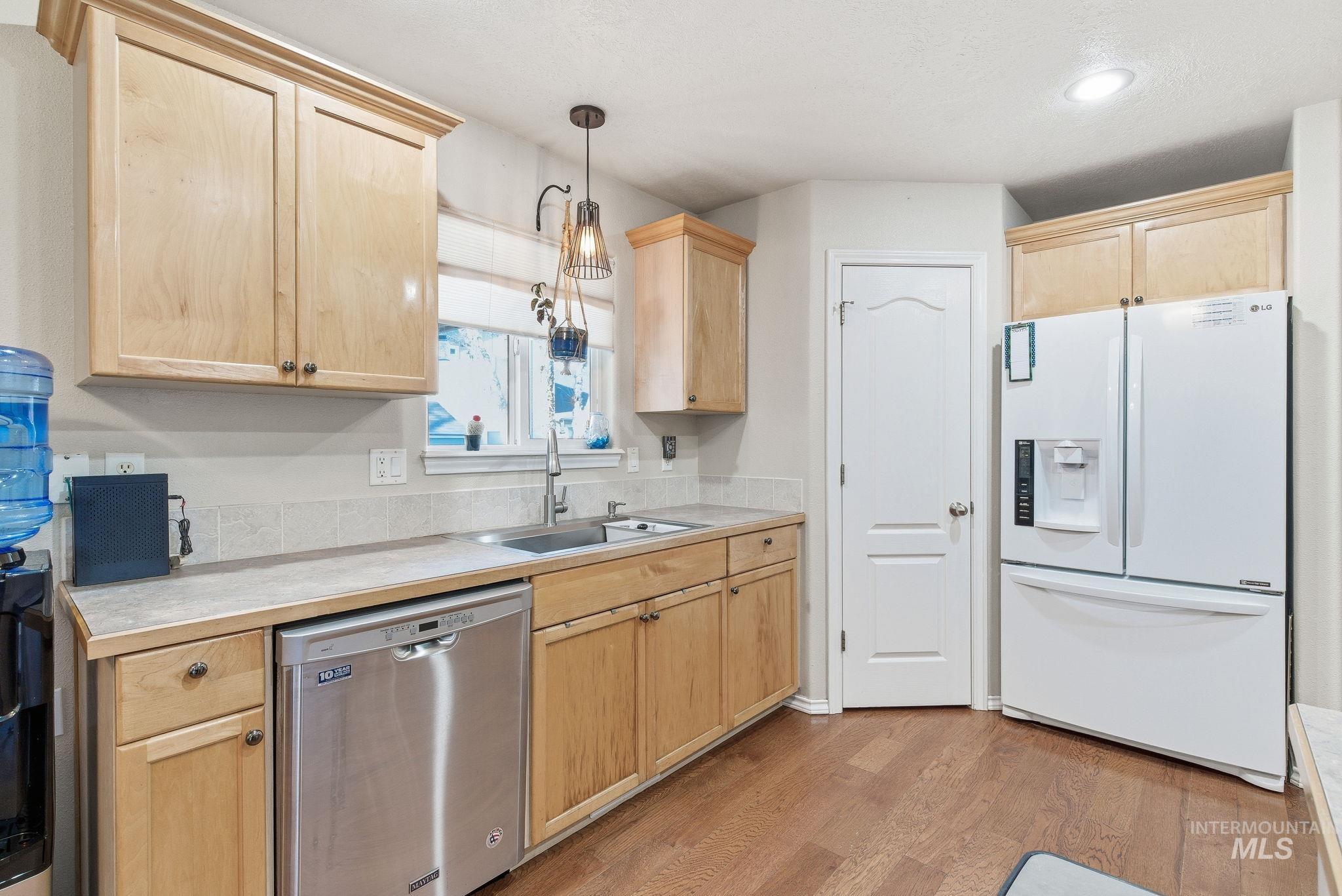 3125 N High Desert, Meridian, Idaho 83642, 4 Bedrooms, 2 Bathrooms, Residential For Sale, Price $495,000, 98970599