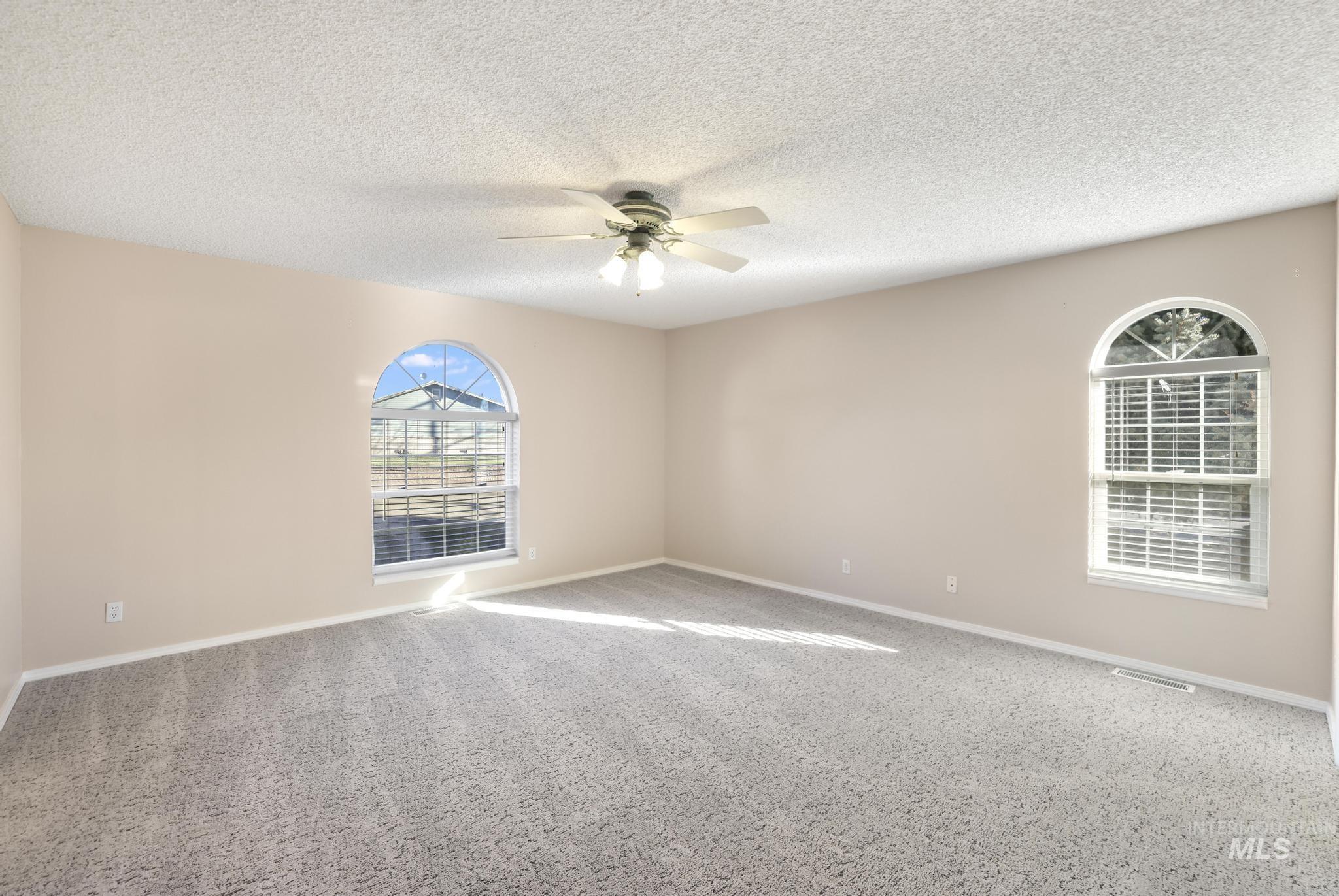 360 E Main, Hagerman, Idaho 83332, 3 Bedrooms, 2.5 Bathrooms, Residential For Sale, Price $520,000, 98970603