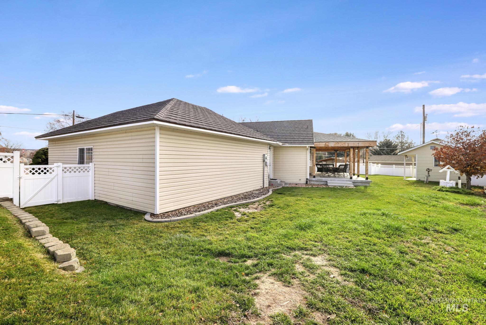 360 E Main, Hagerman, Idaho 83332, 3 Bedrooms, 2.5 Bathrooms, Residential For Sale, Price $520,000,MLS 98970603