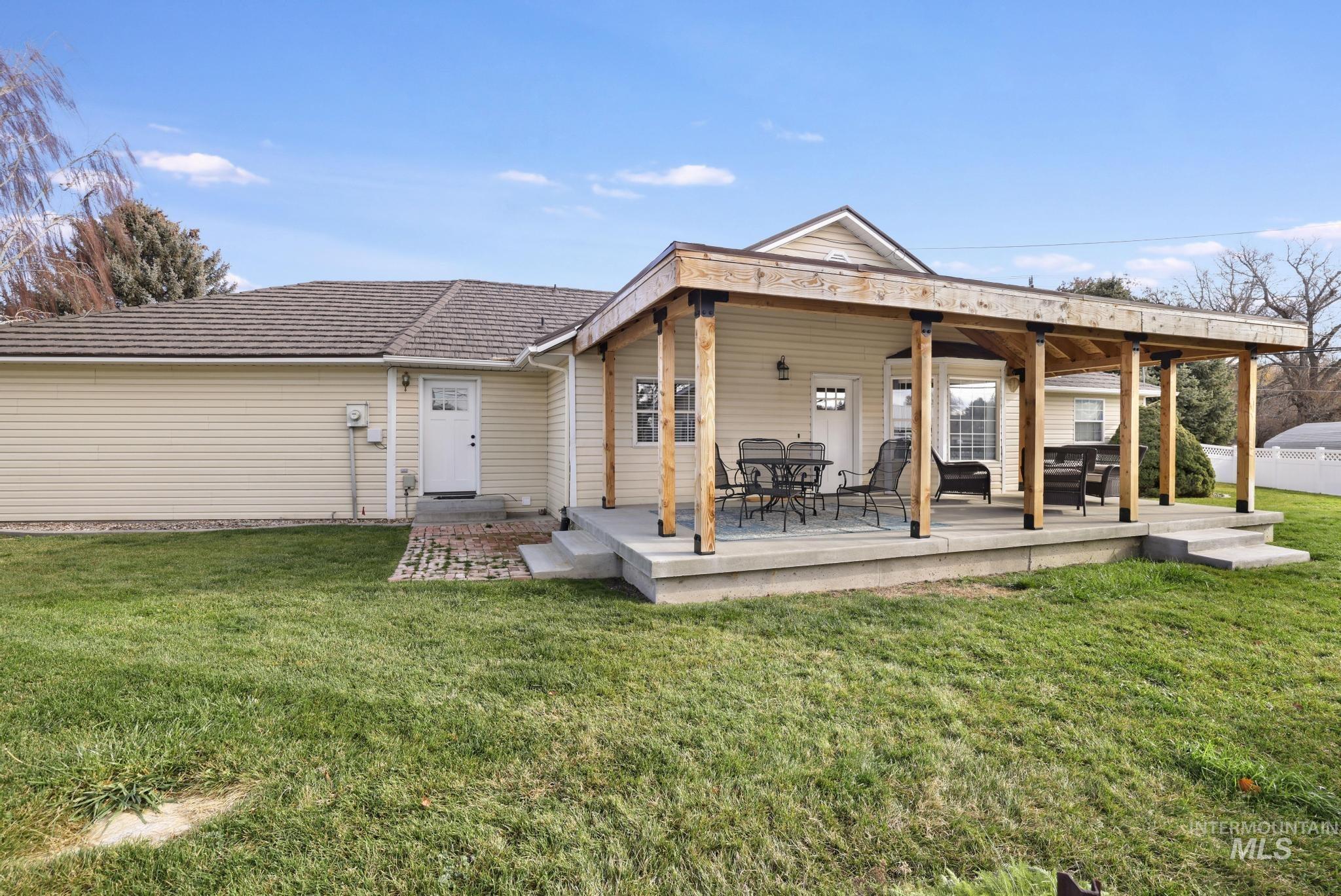 360 E Main, Hagerman, Idaho 83332, 3 Bedrooms, 2.5 Bathrooms, Residential For Sale, Price $520,000,MLS 98970603