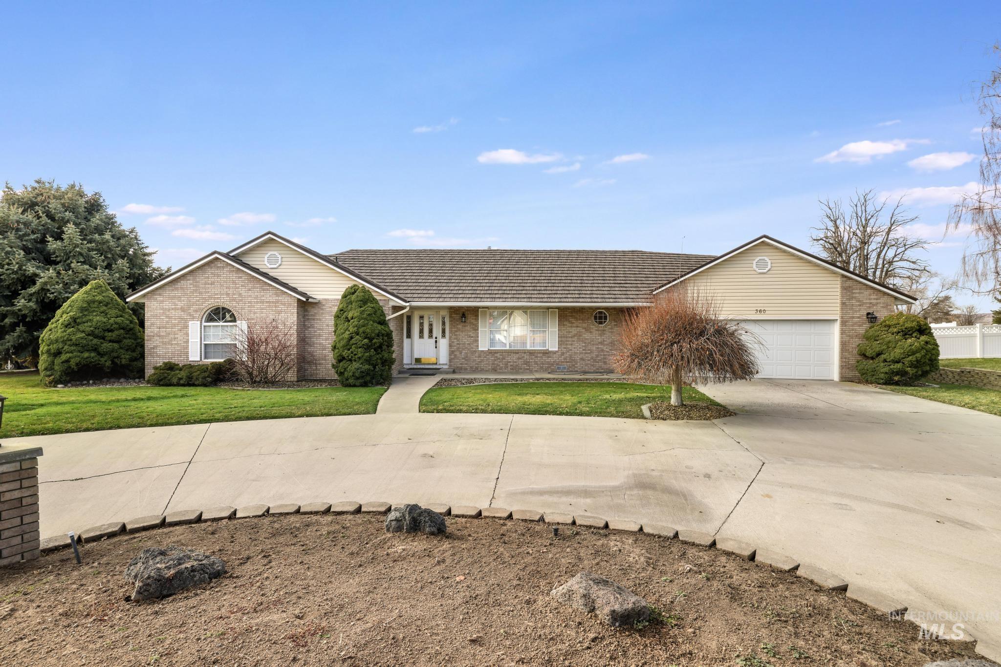360 E Main, Hagerman, Idaho 83332, 3 Bedrooms, 2.5 Bathrooms, Residential For Sale, Price $520,000, 98970603