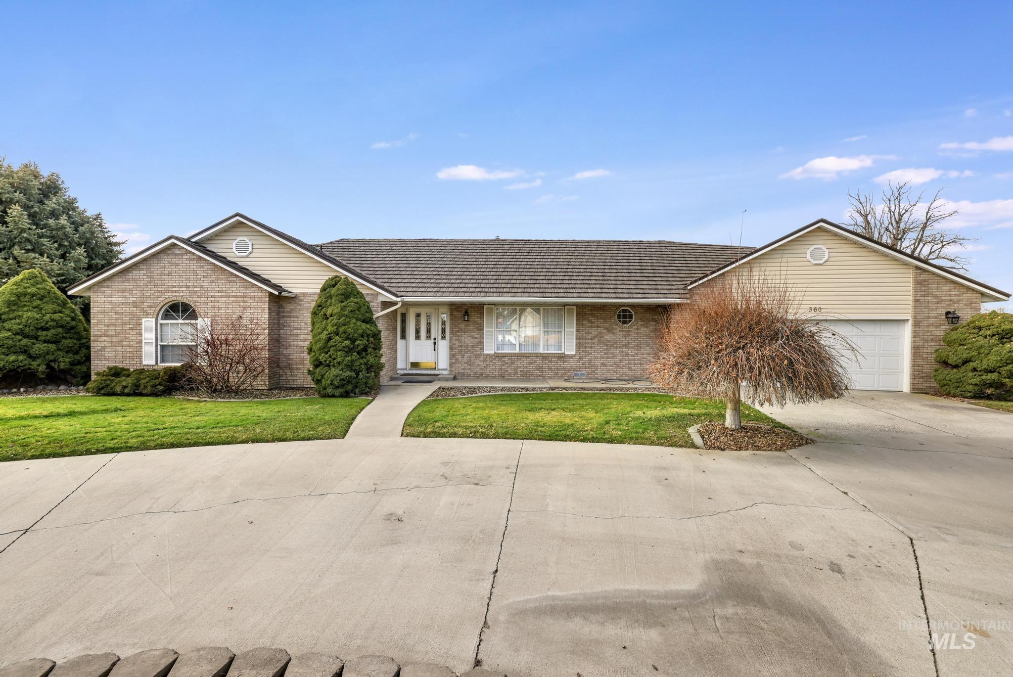 360 E Main, Hagerman, Idaho 83332, 3 Bedrooms, 2.5 Bathrooms, Residential For Sale, Price $520,000, 98970603